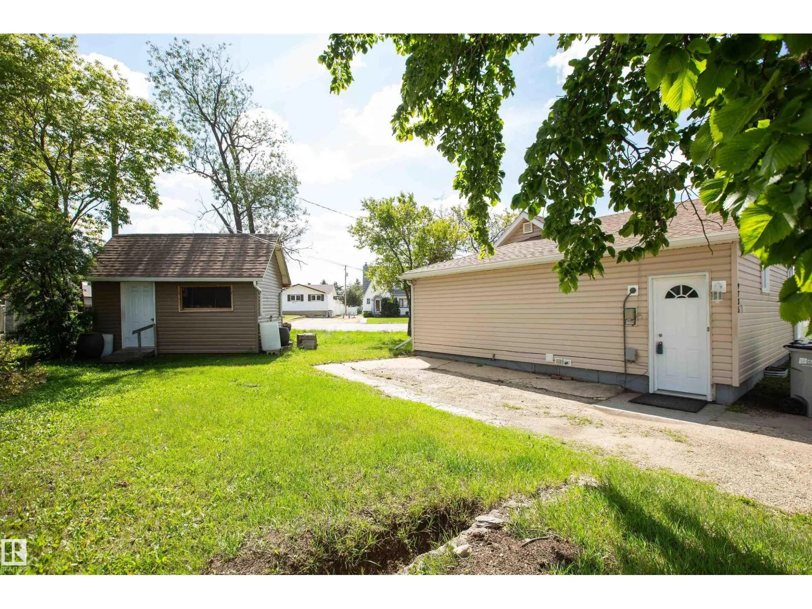 9735 106 ST