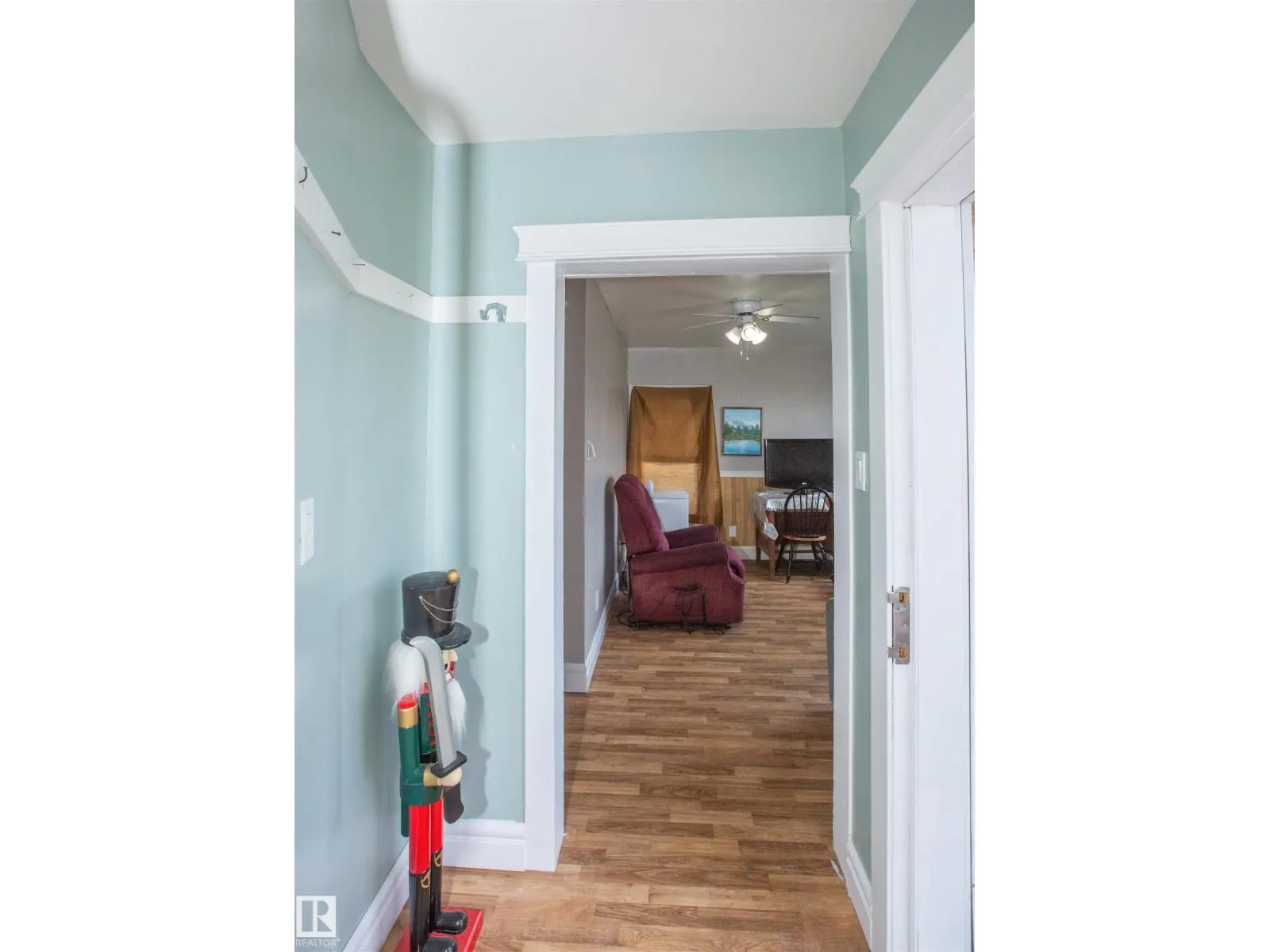 9735 106 ST