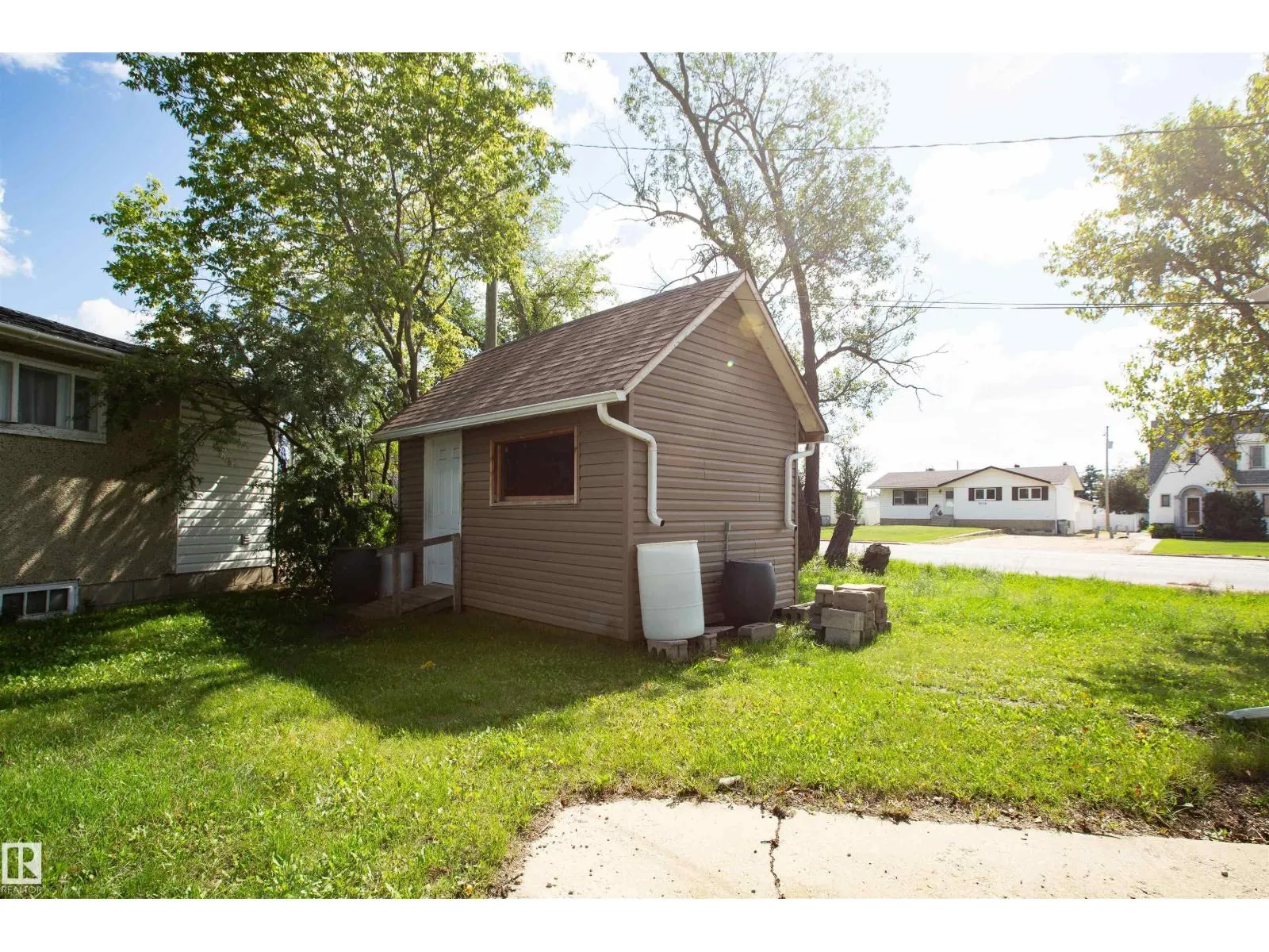 9735 106 ST