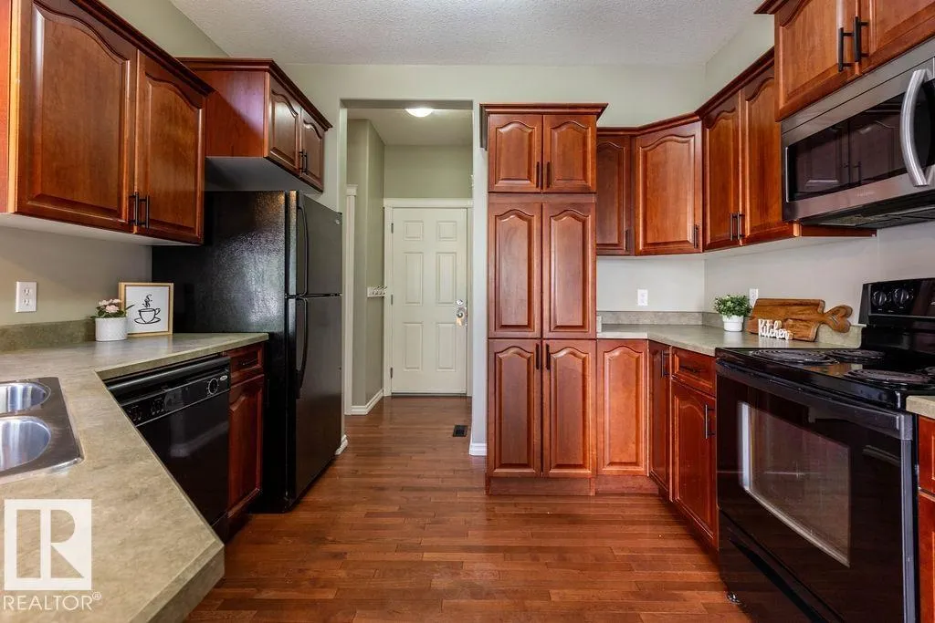 11546 11 AV SW