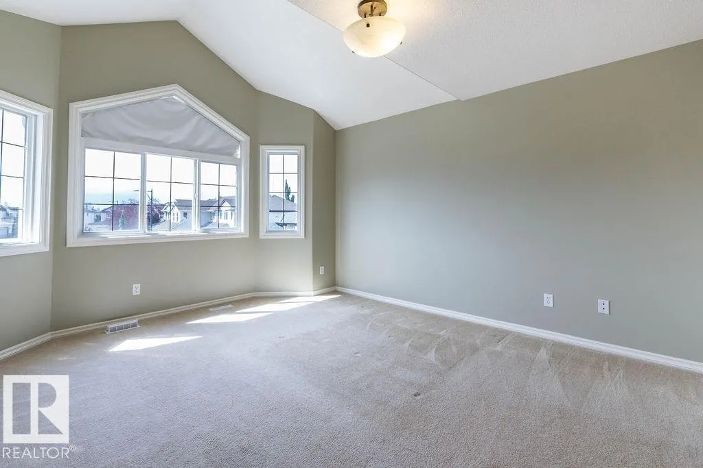 11546 11 AV SW