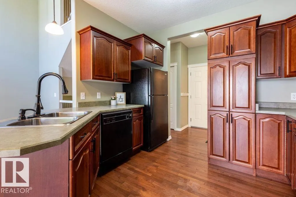 11546 11 AV SW