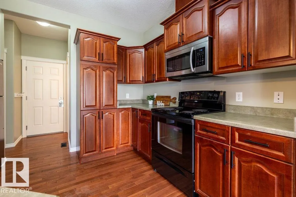 11546 11 AV SW