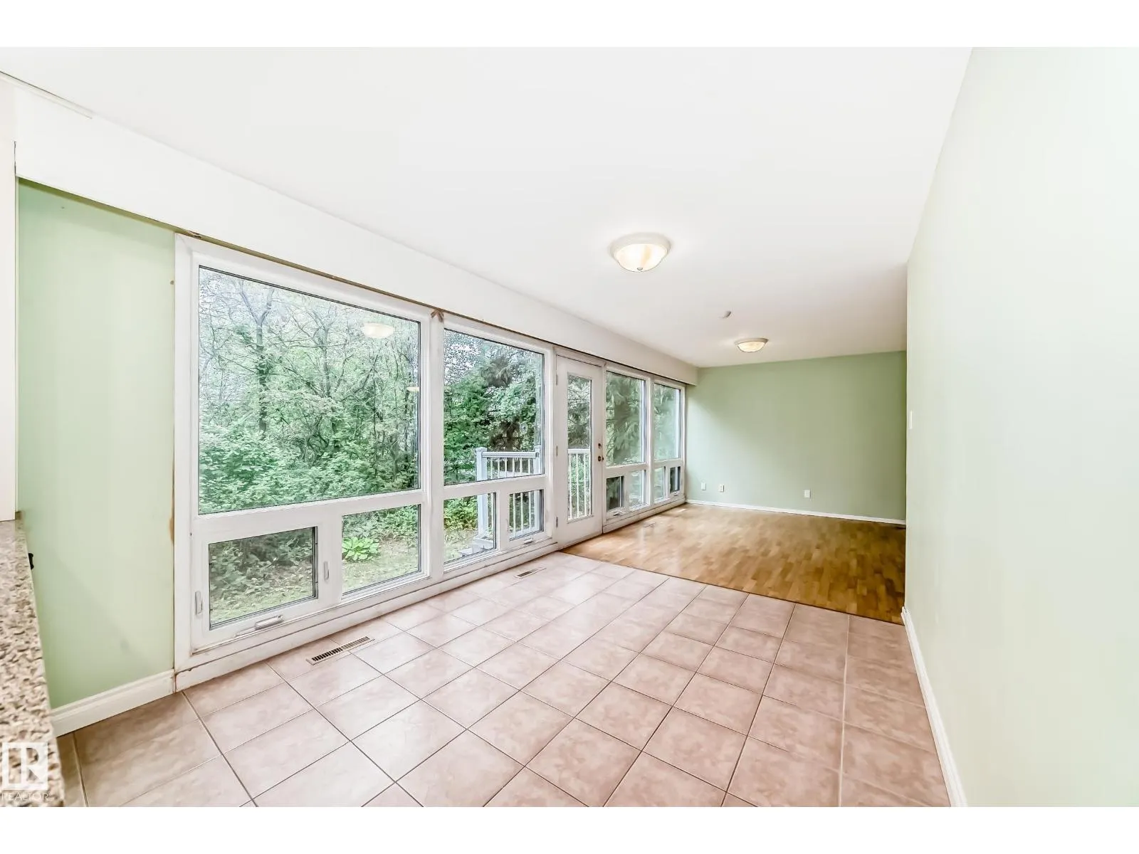 16 SCARBORO PL