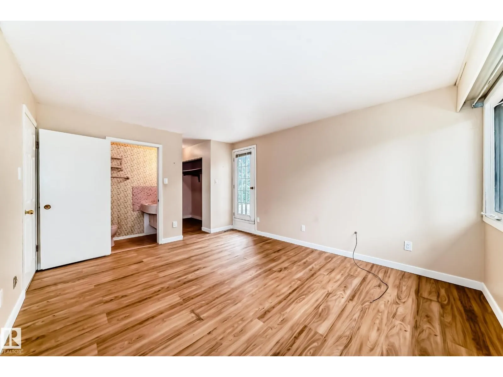 16 SCARBORO PL