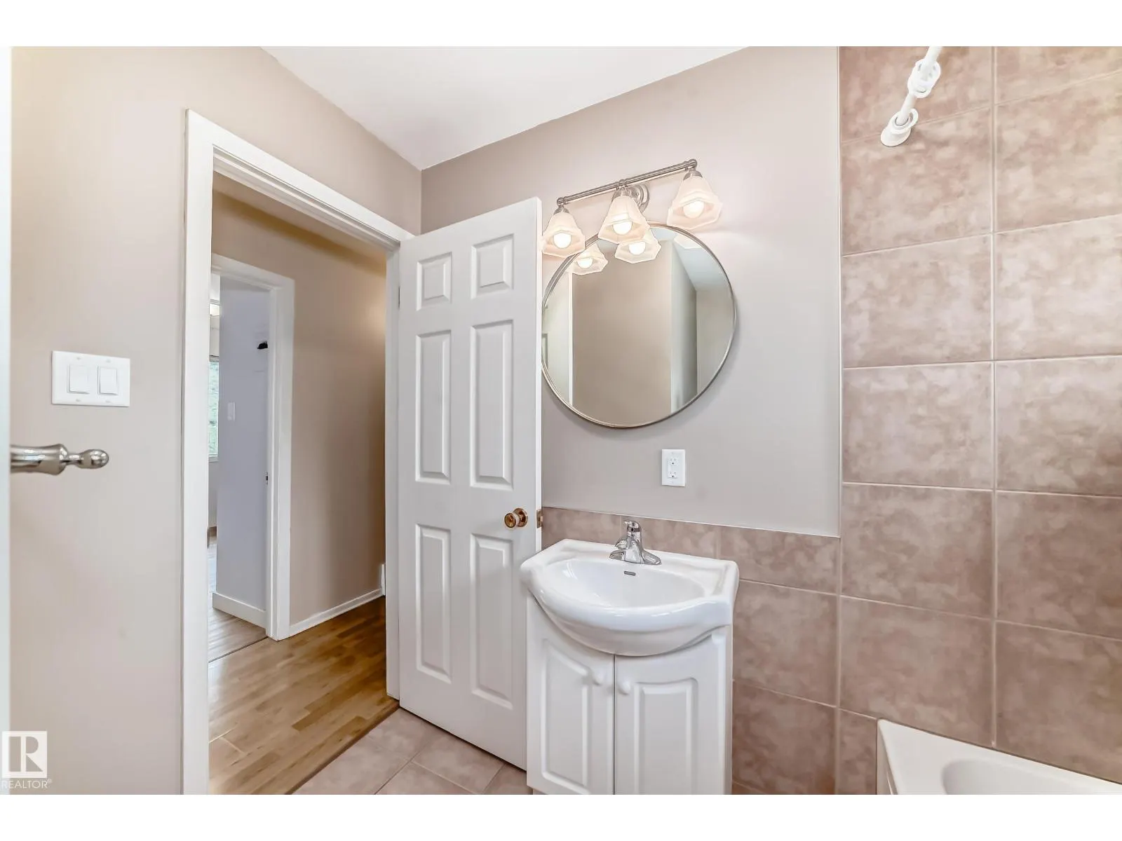16 SCARBORO PL