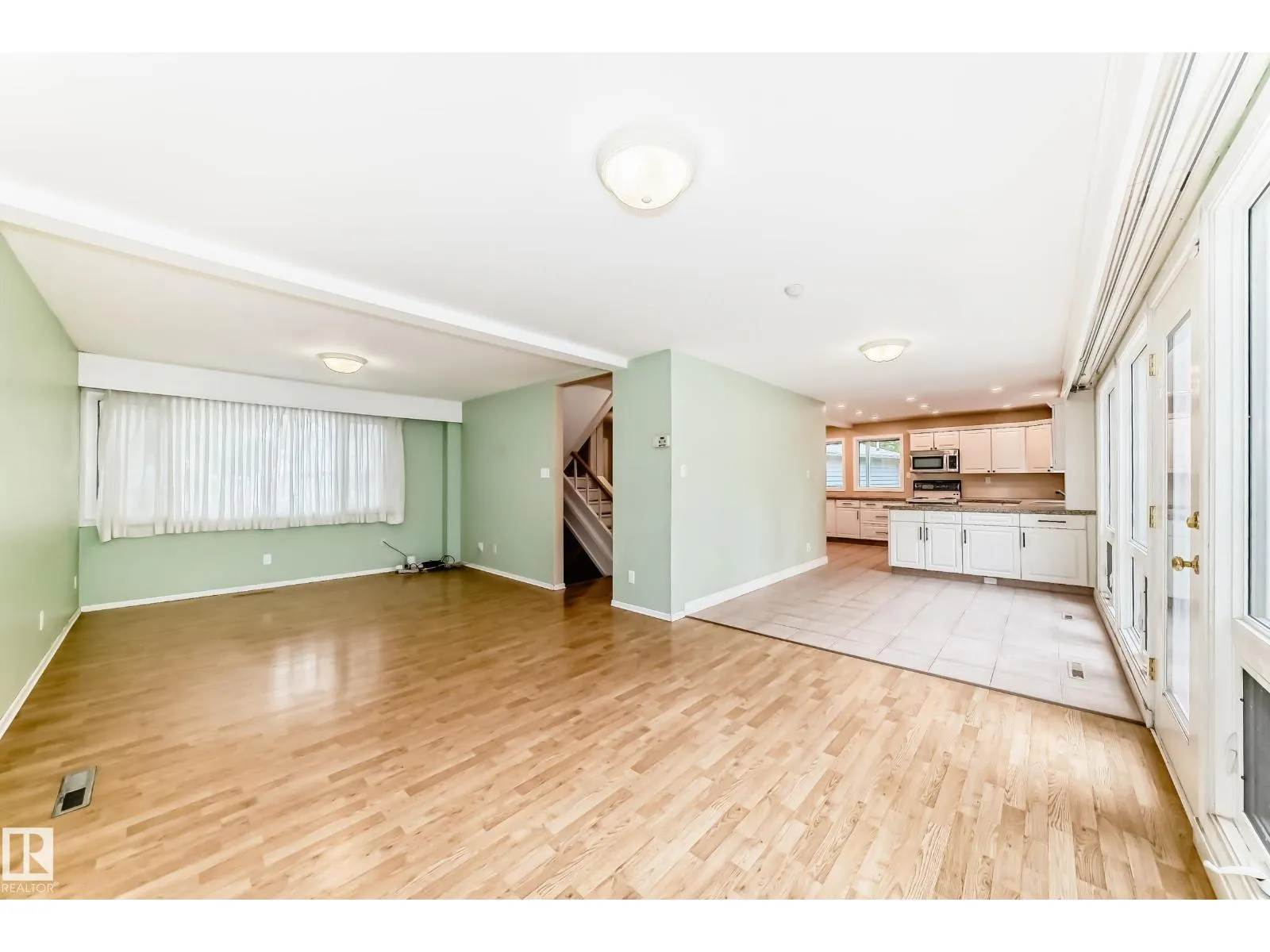 16 SCARBORO PL