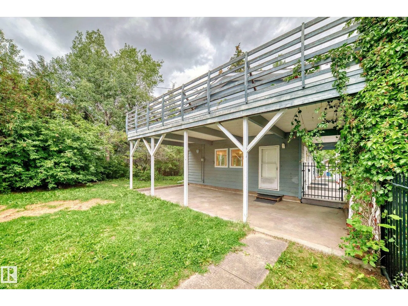16 SCARBORO PL