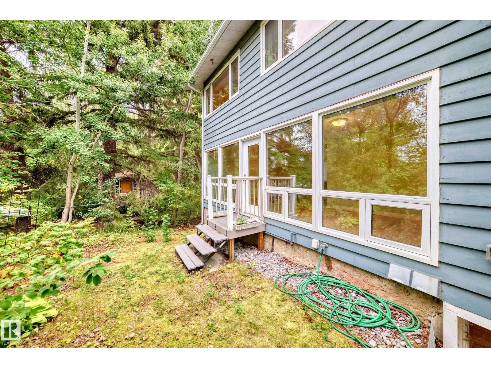 16 SCARBORO PL