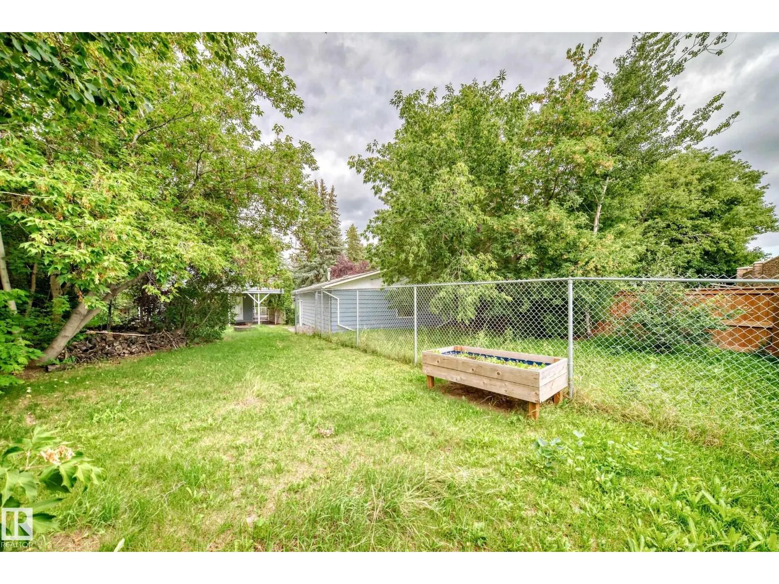 16 SCARBORO PL