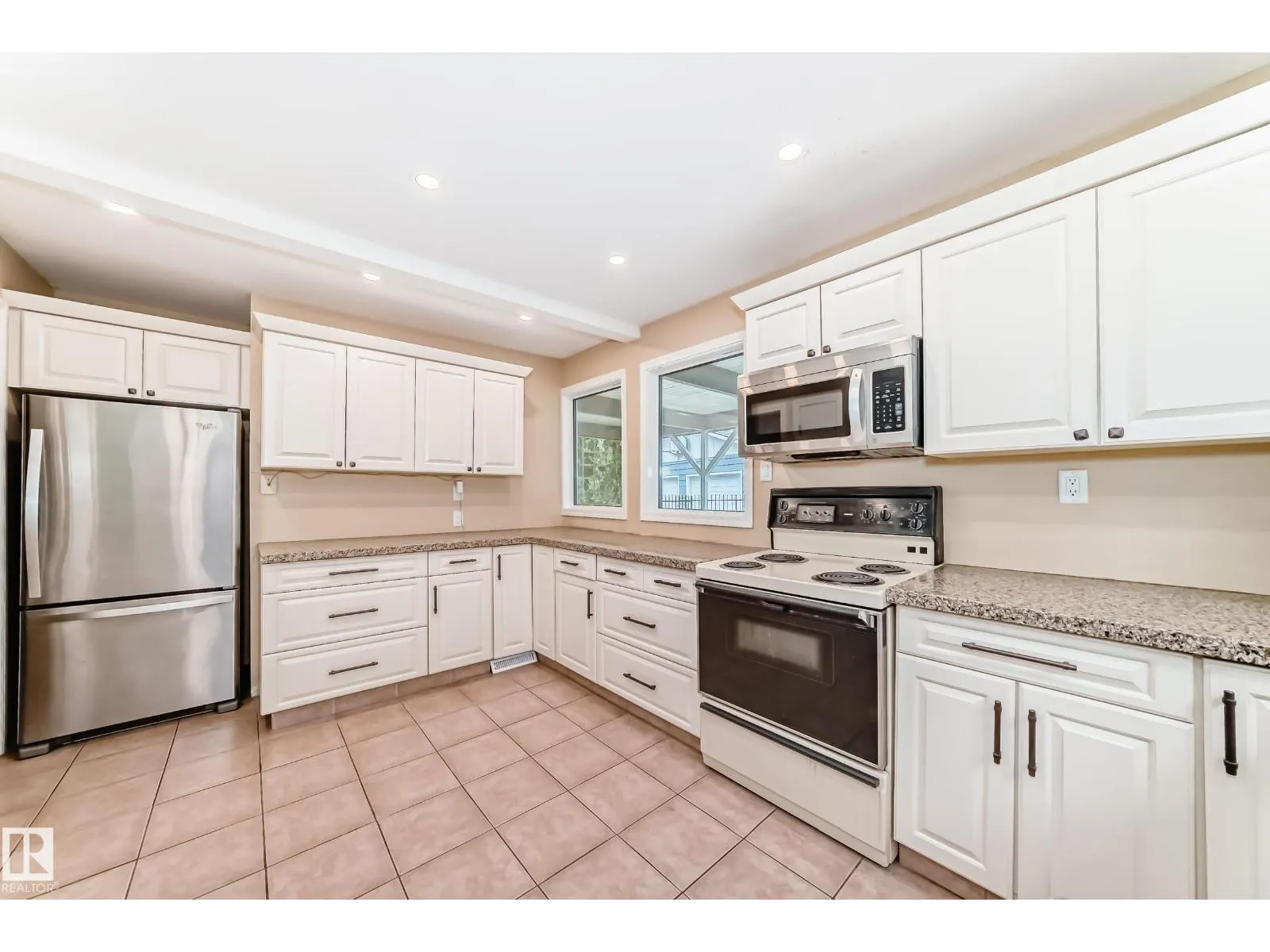16 SCARBORO PL