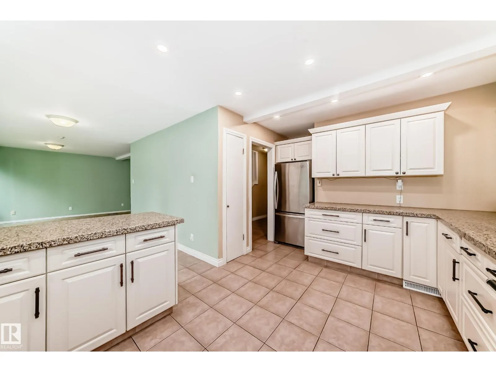 16 SCARBORO PL