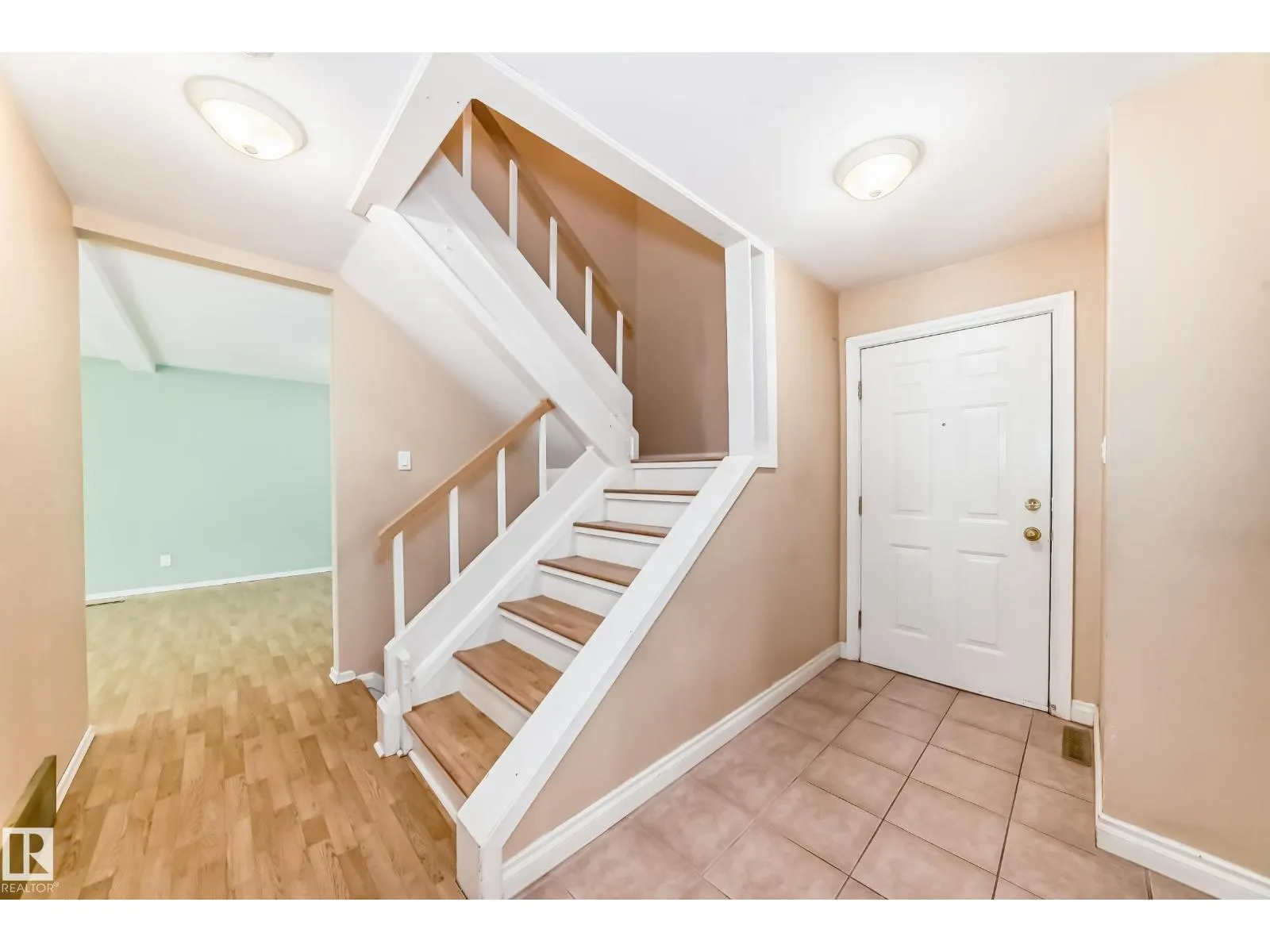 16 SCARBORO PL