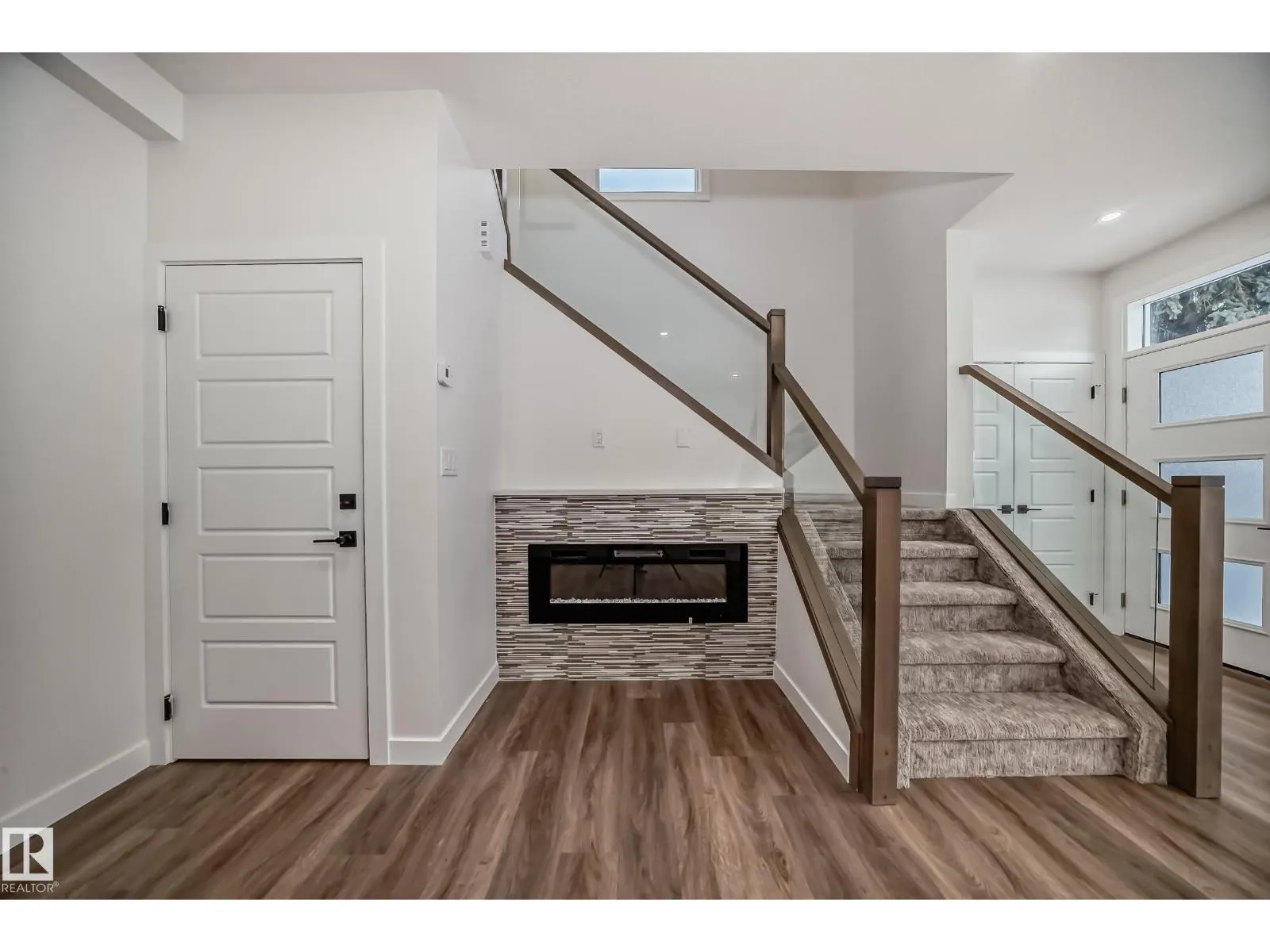 2 12122 43 ST NW