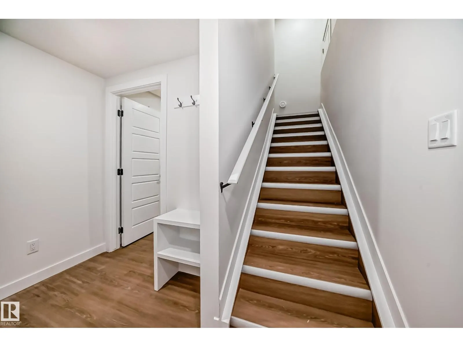 2 12122 43 ST NW