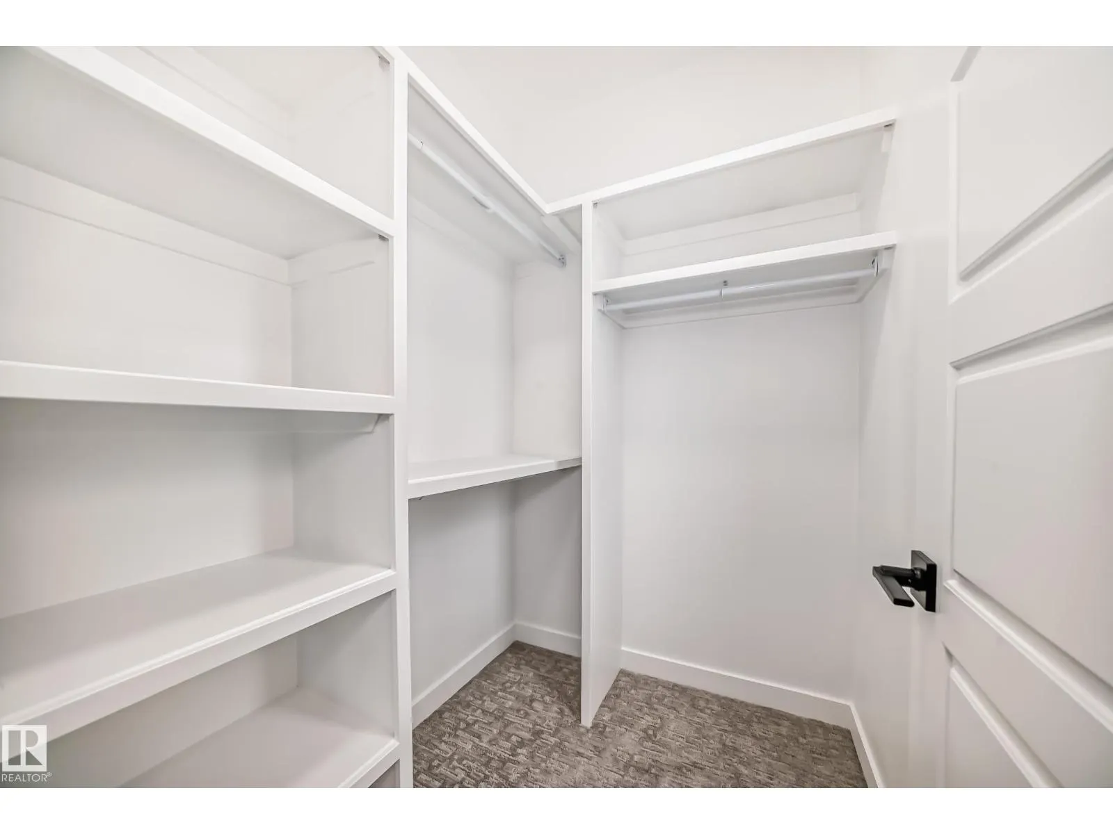 2 12122 43 ST NW