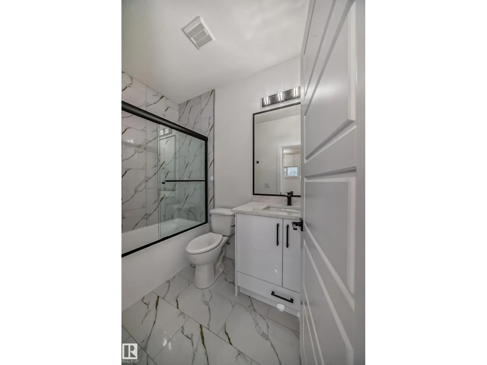 2 12122 43 ST NW