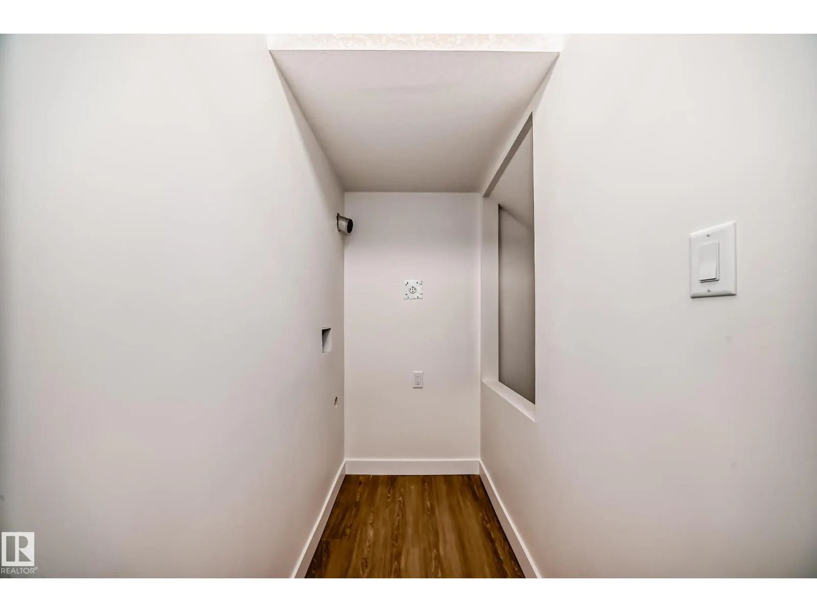 2 12122 43 ST NW