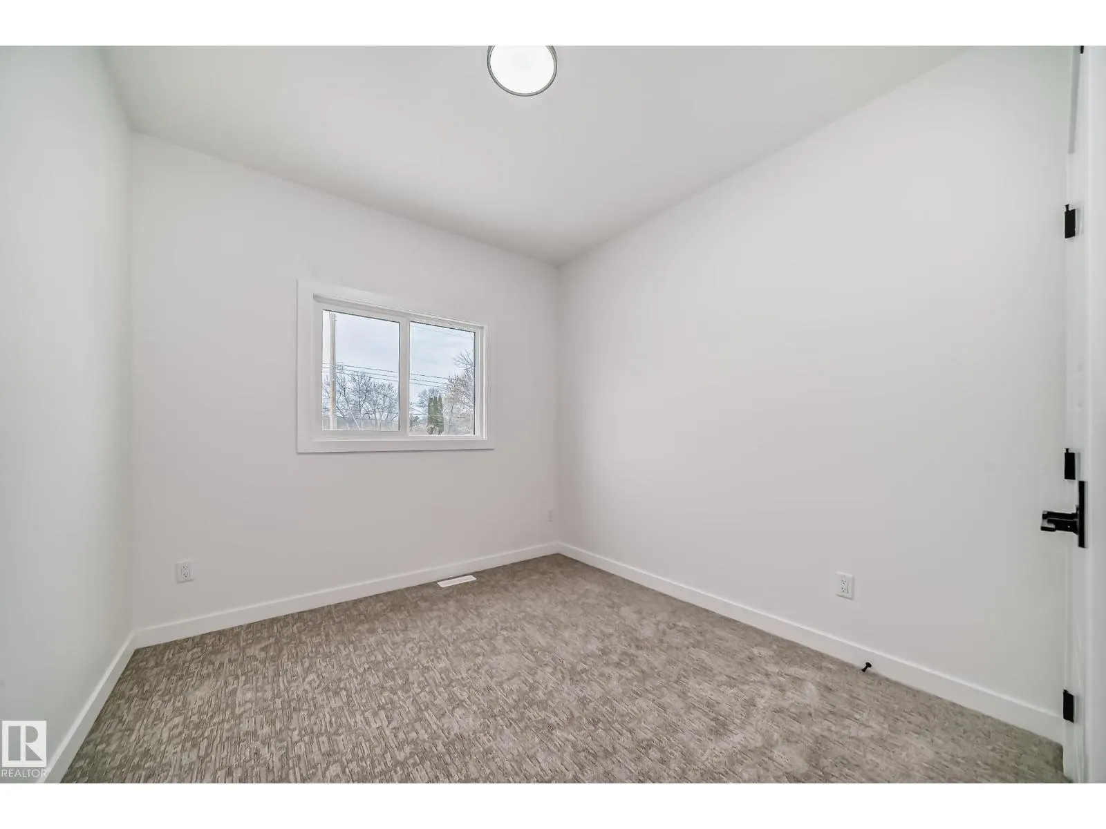 2 12122 43 ST NW