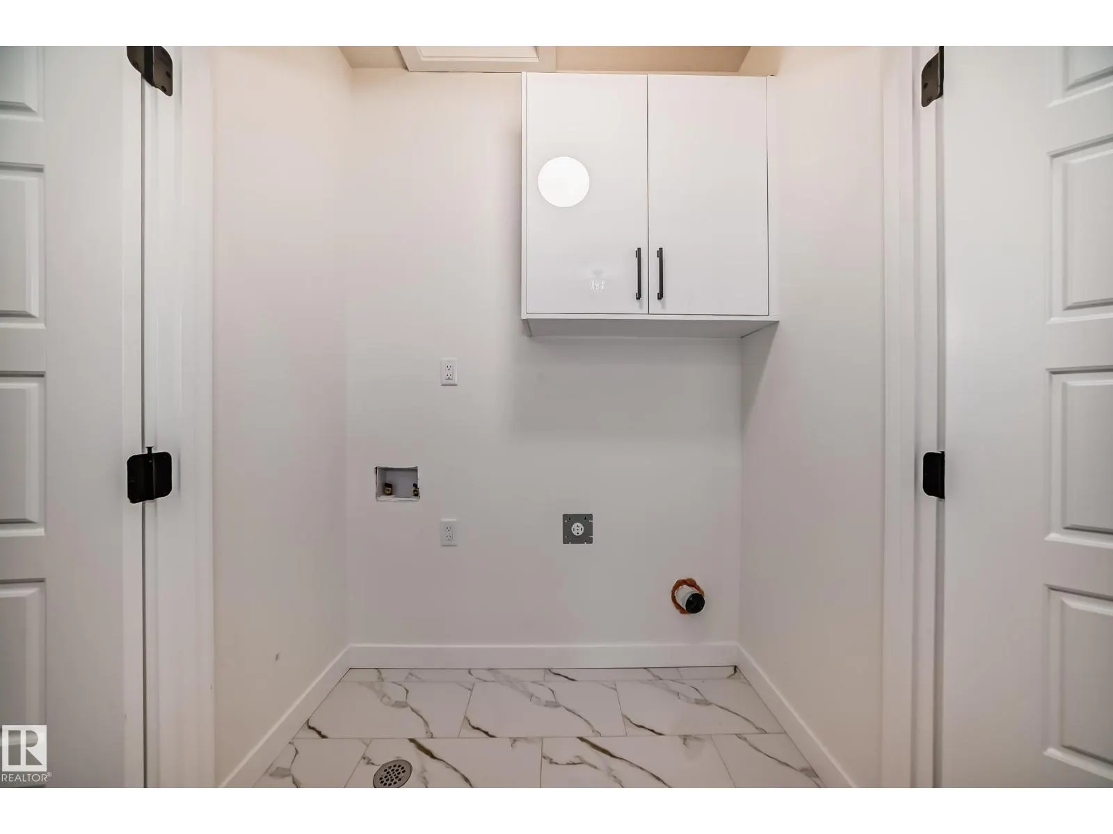 2 12122 43 ST NW