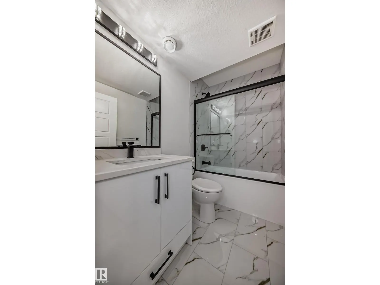 2 12122 43 ST NW