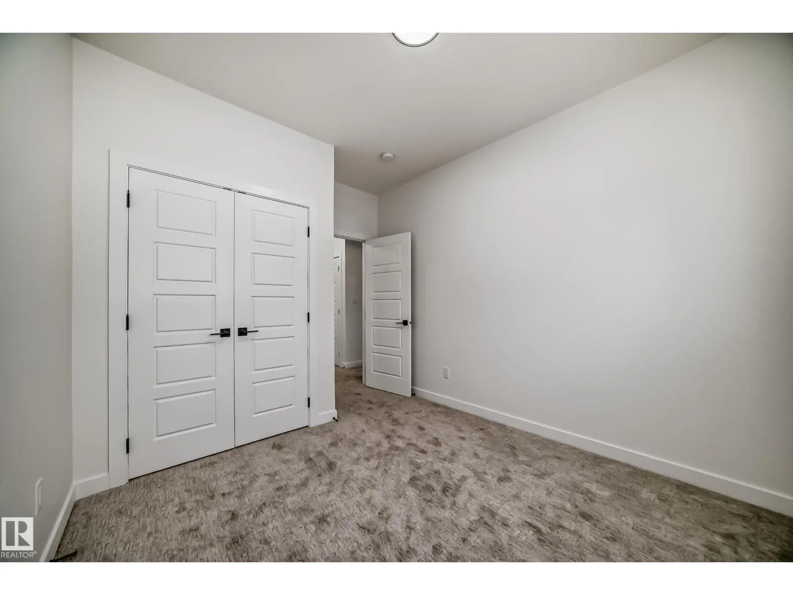 2 12122 43 ST NW