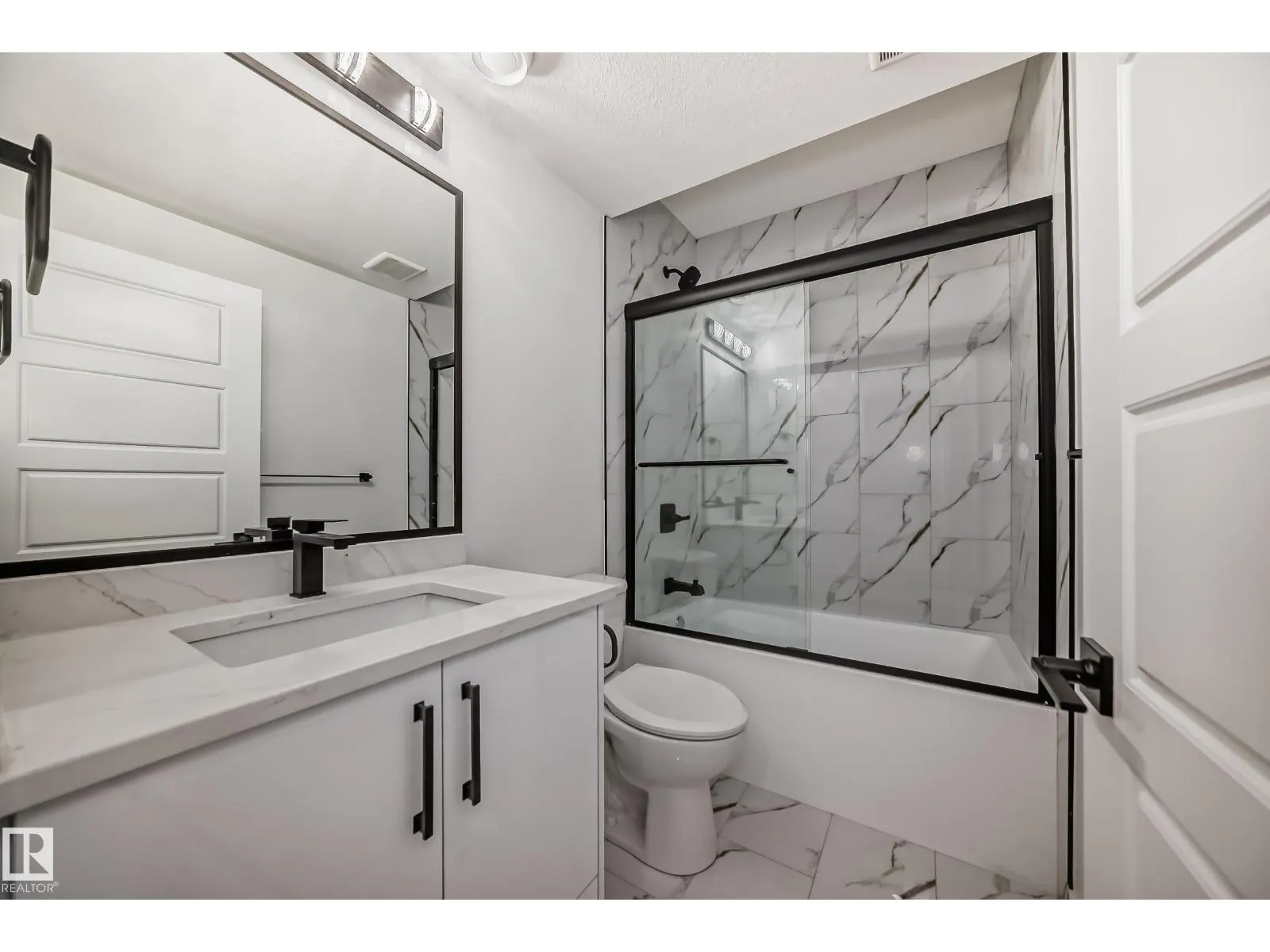 2 12122 43 ST NW