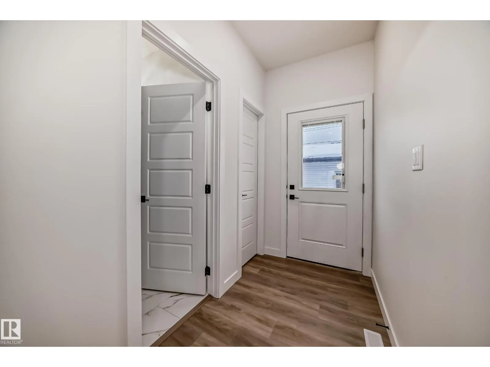 2 12122 43 ST NW