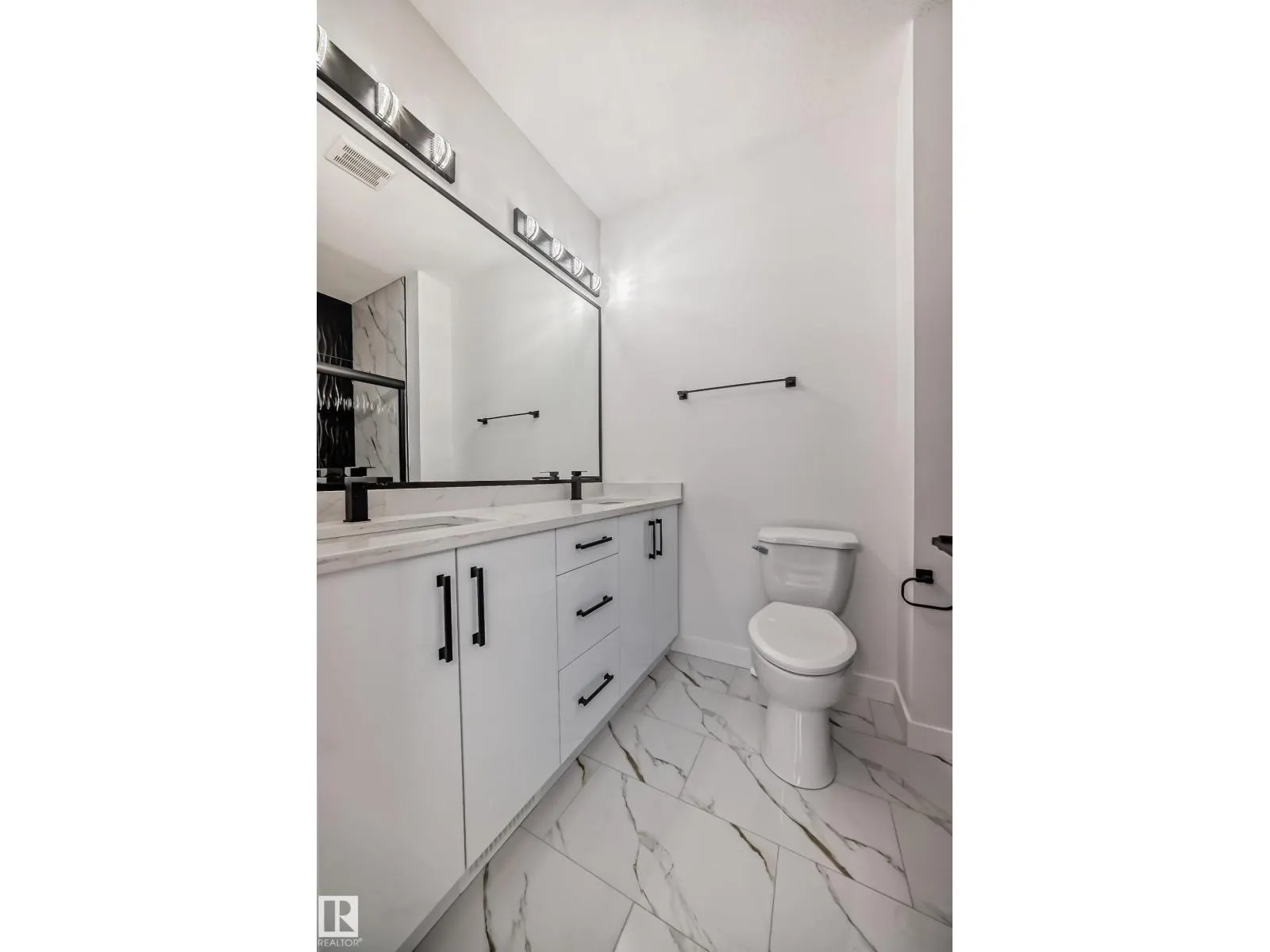 2 12122 43 ST NW
