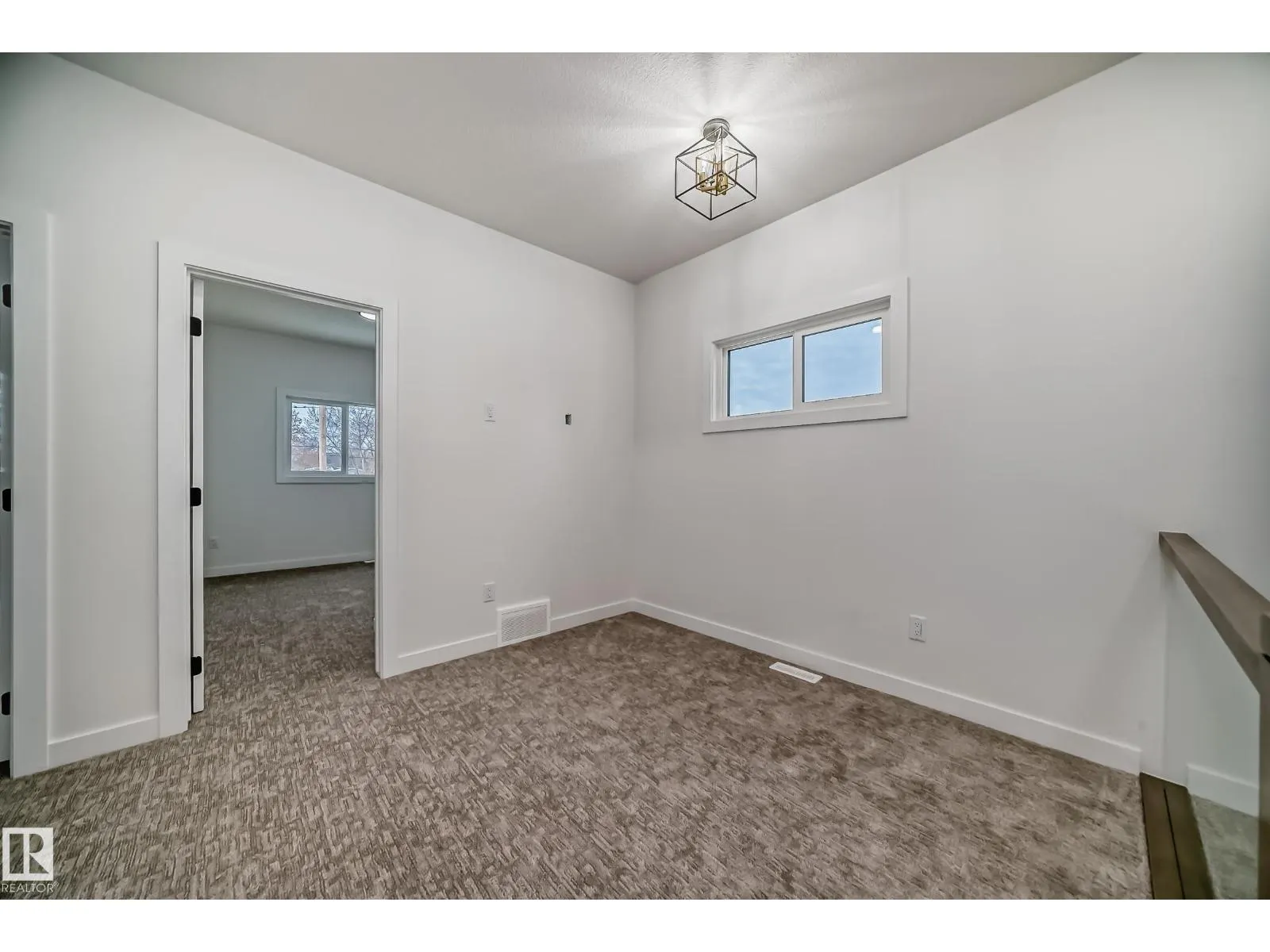 2 12122 43 ST NW