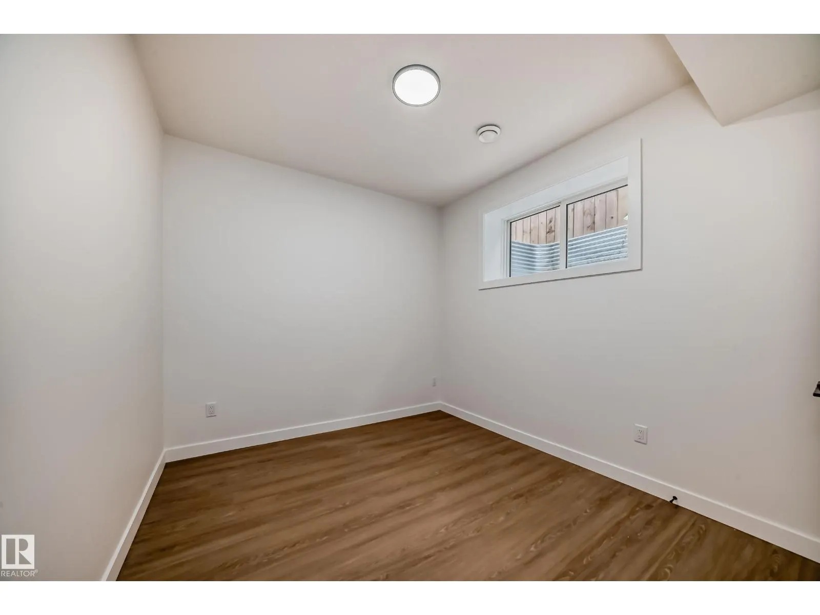 2 12122 43 ST NW