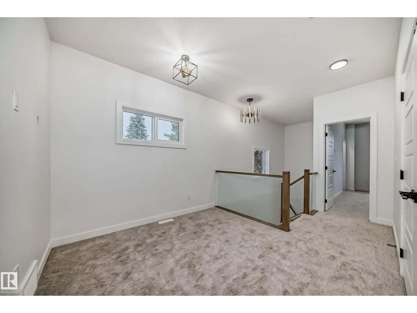 2 12122 43 ST NW