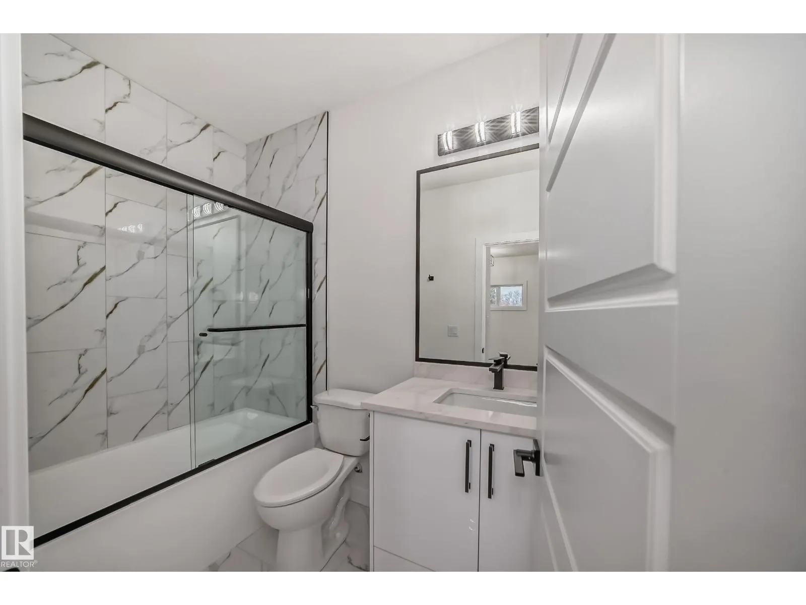 2 12122 43 ST NW
