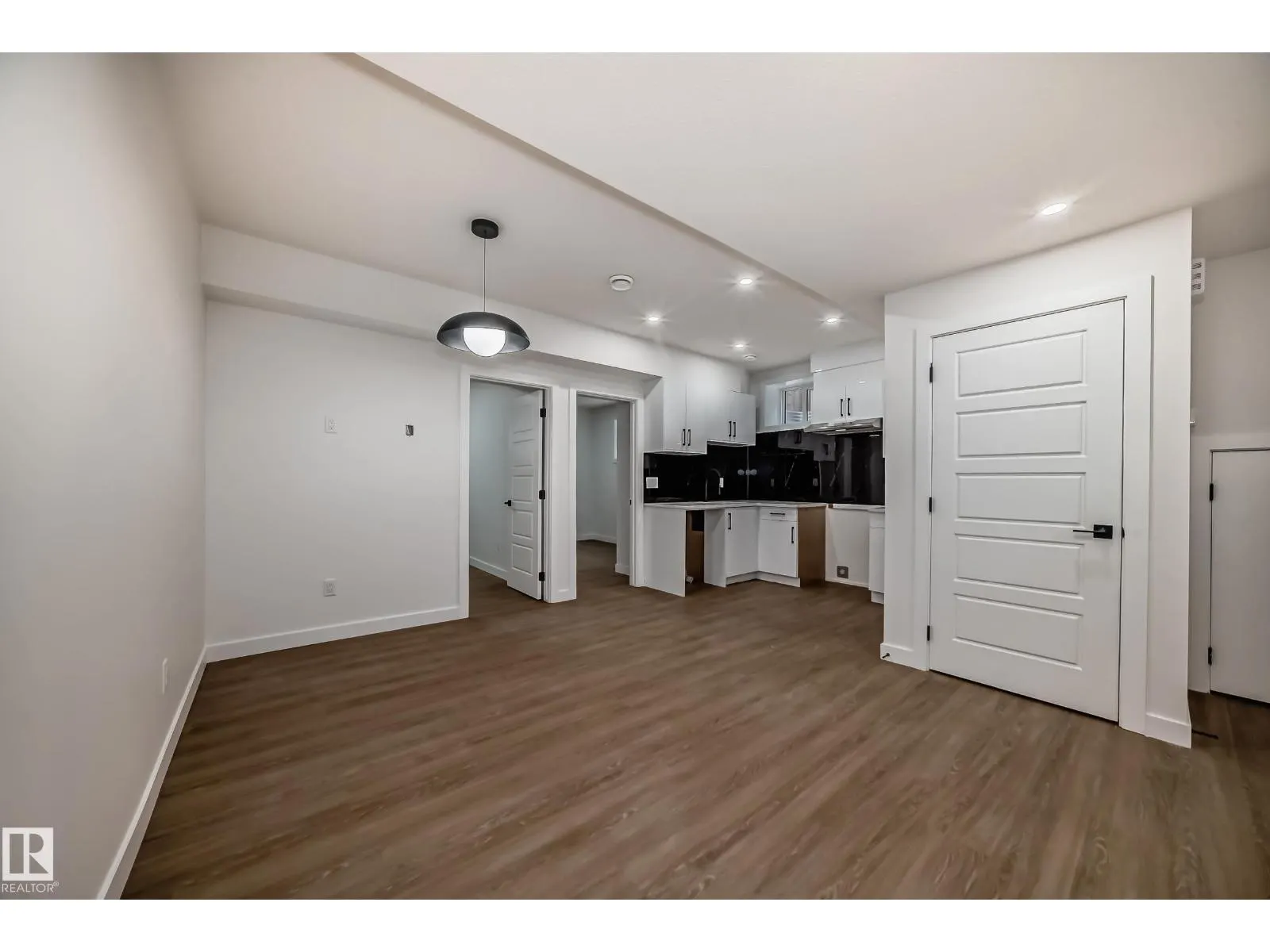 2 12122 43 ST NW