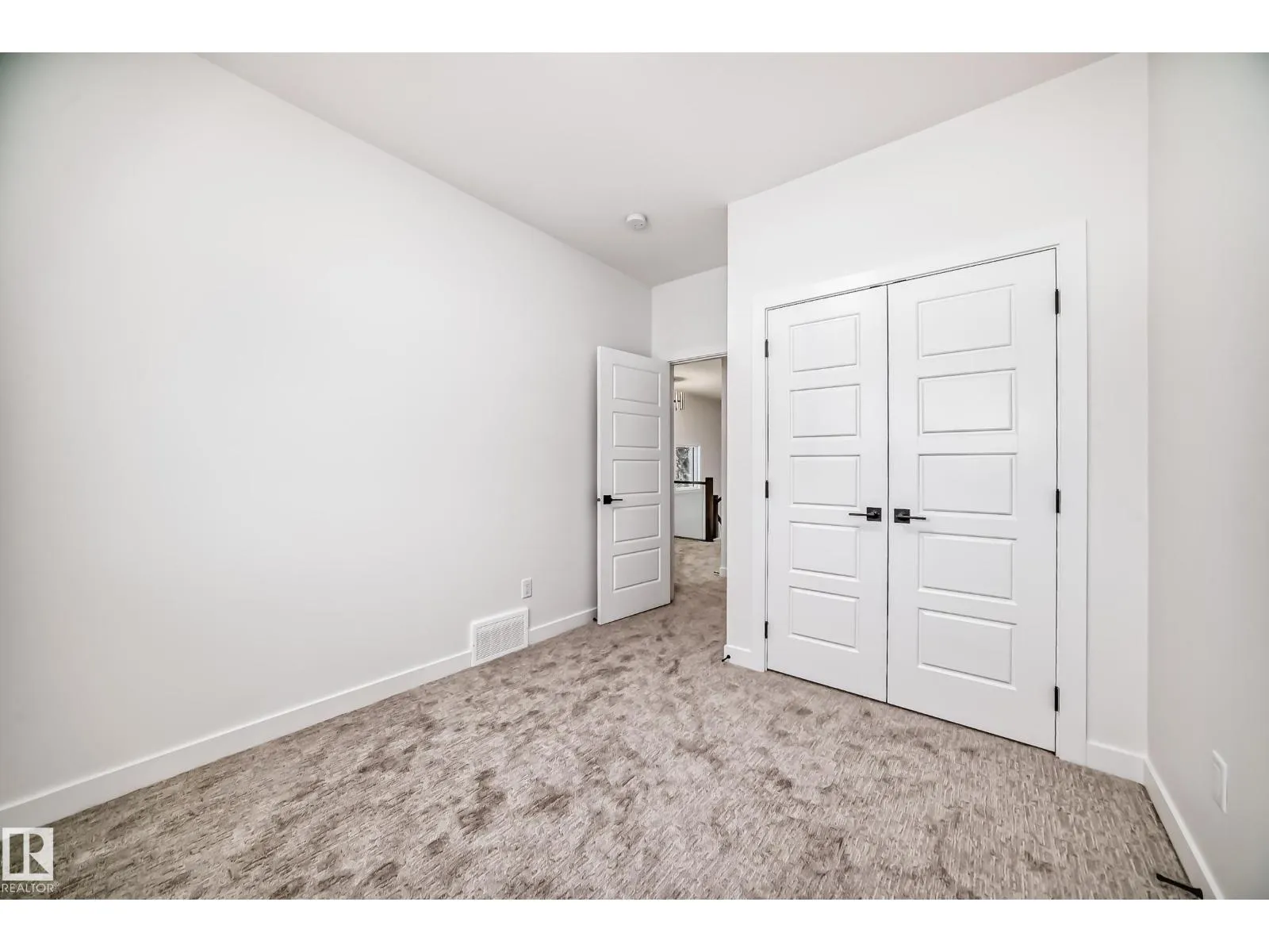 2 12122 43 ST NW