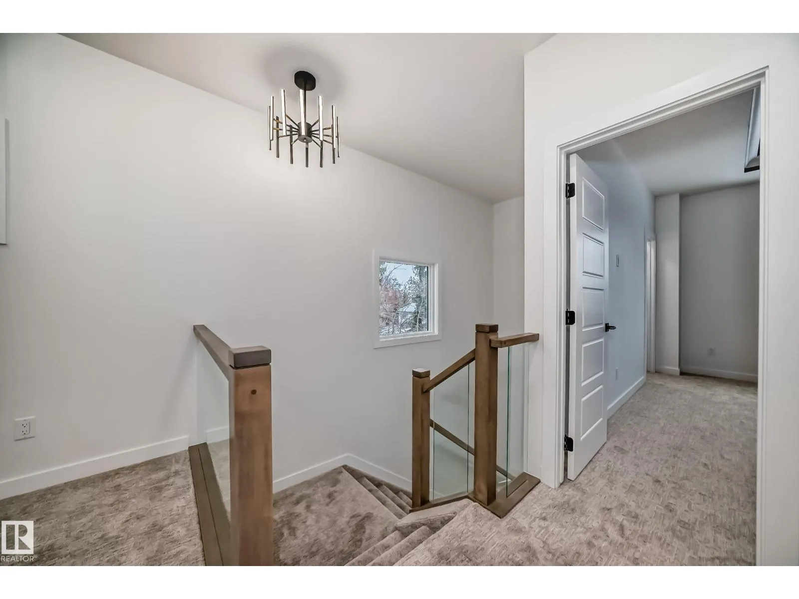 2 12122 43 ST NW