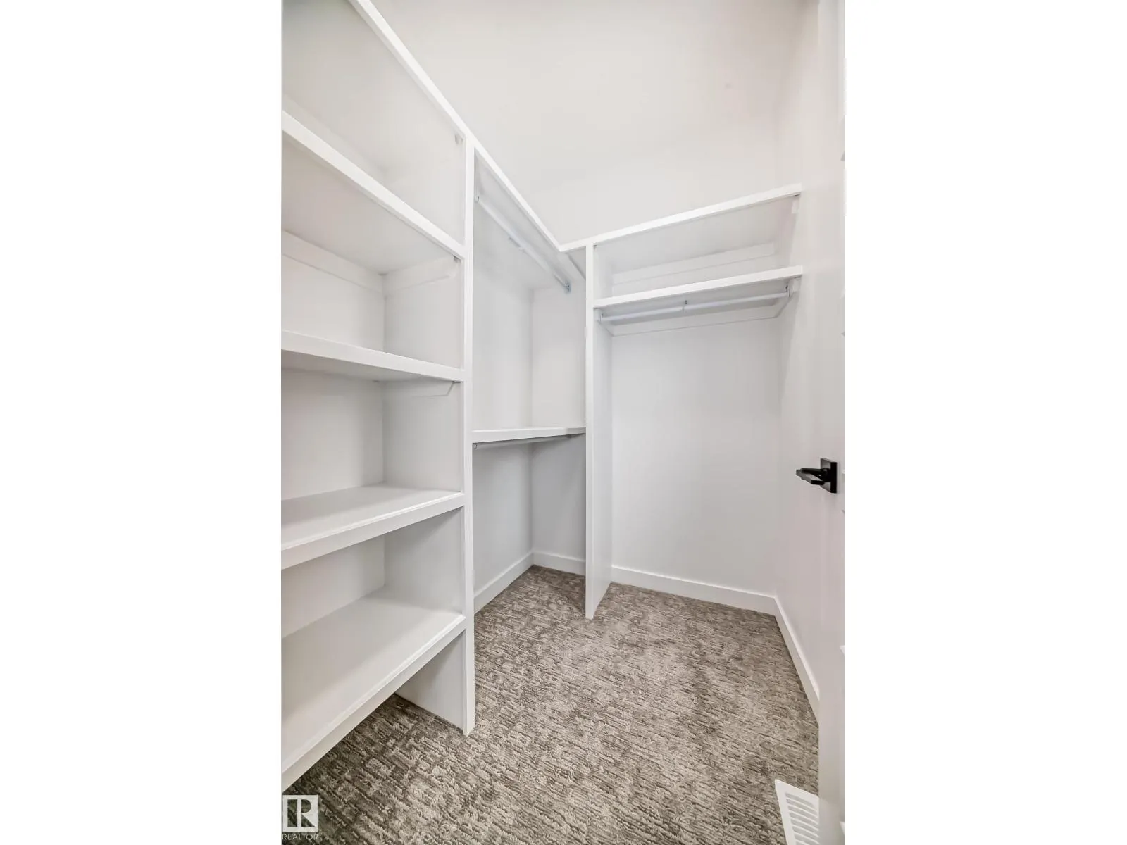 2 12122 43 ST NW