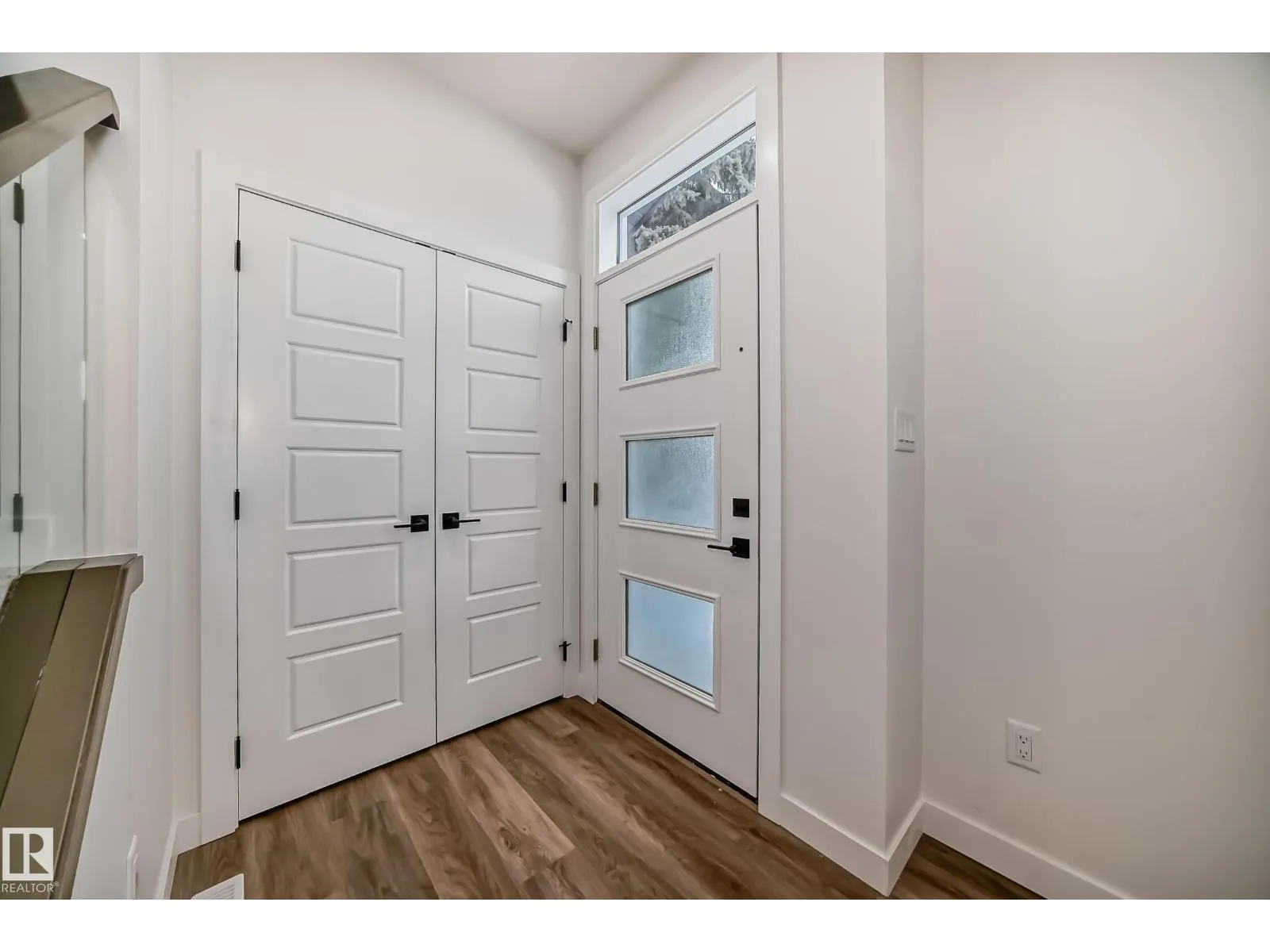 2 12122 43 ST NW