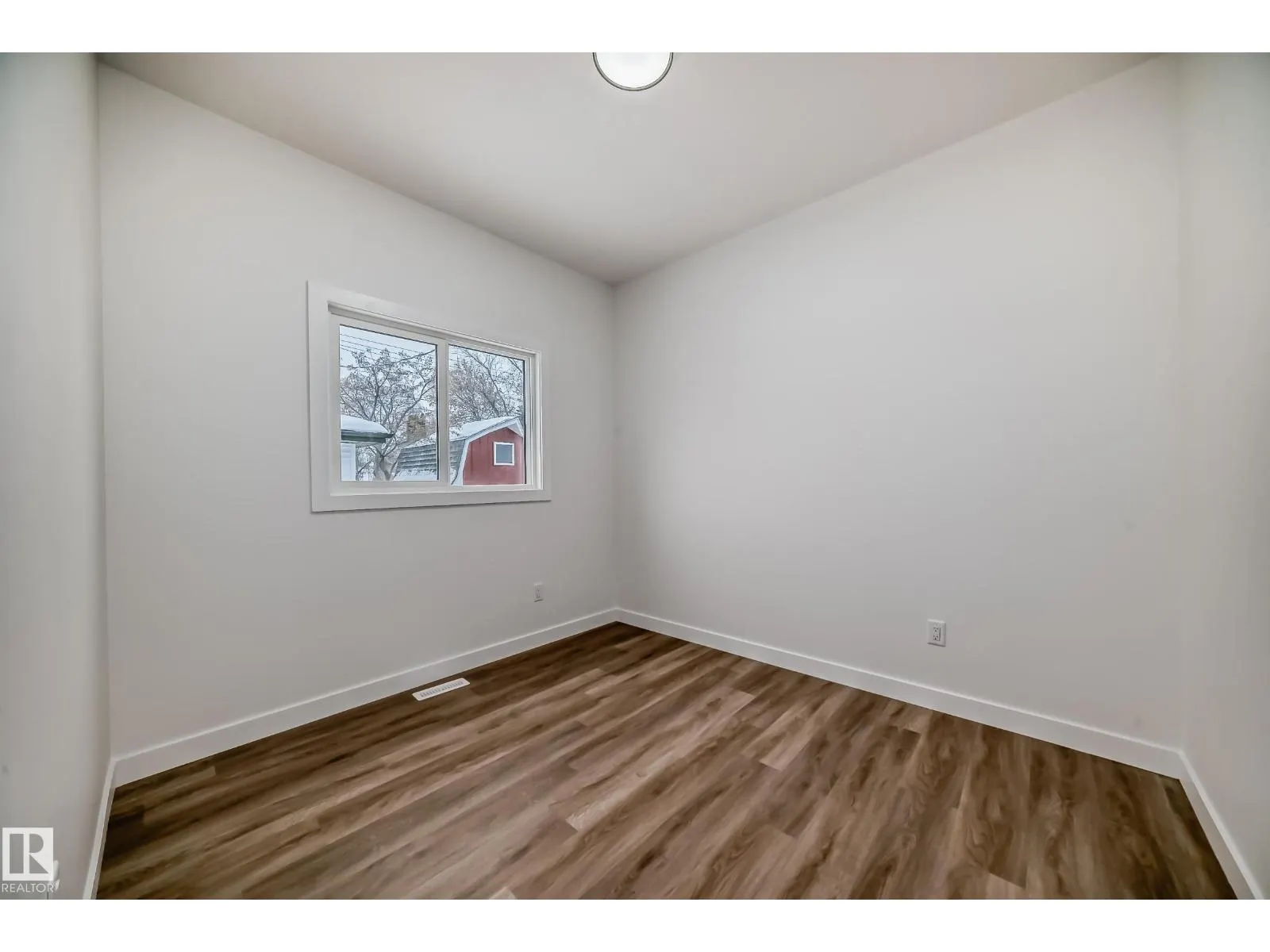 2 12122 43 ST NW