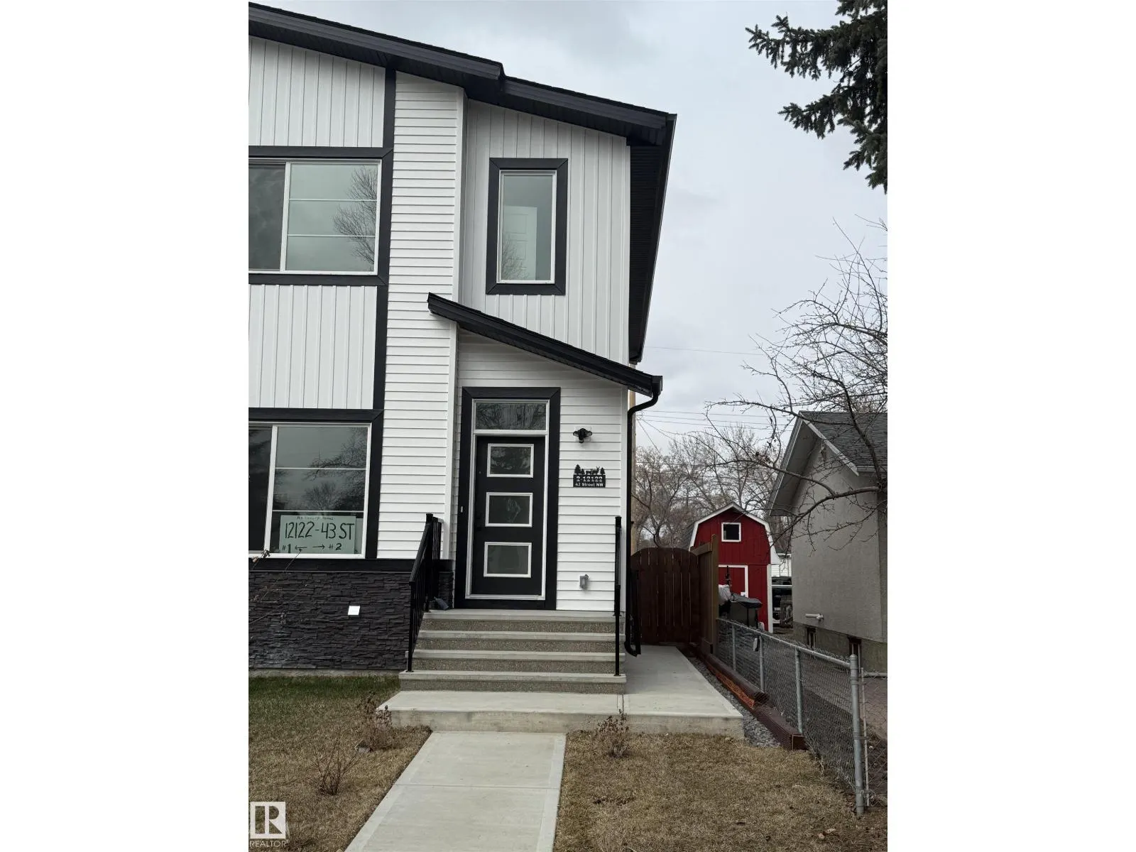 2 12122 43 ST NW