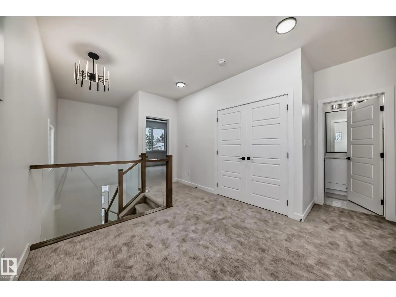 2 12122 43 ST NW