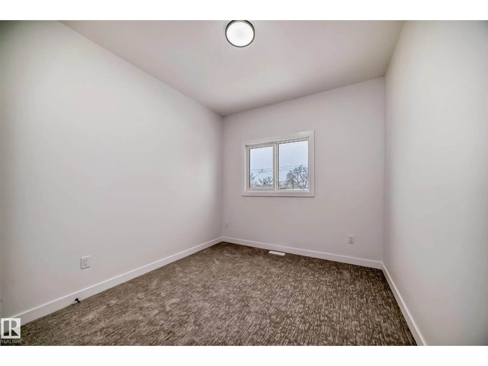 2 12122 43 ST NW