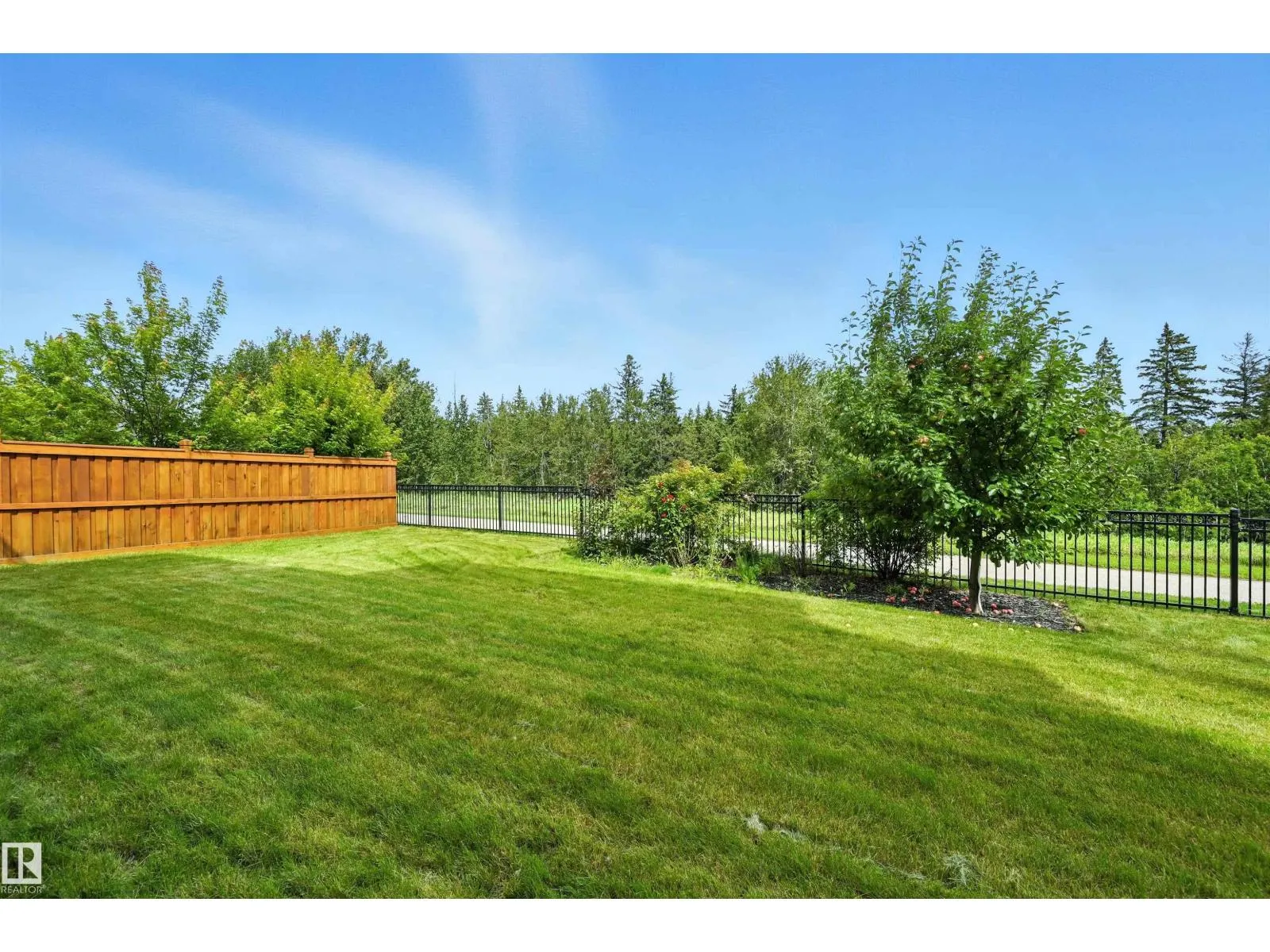 631 HOWATT DR SW