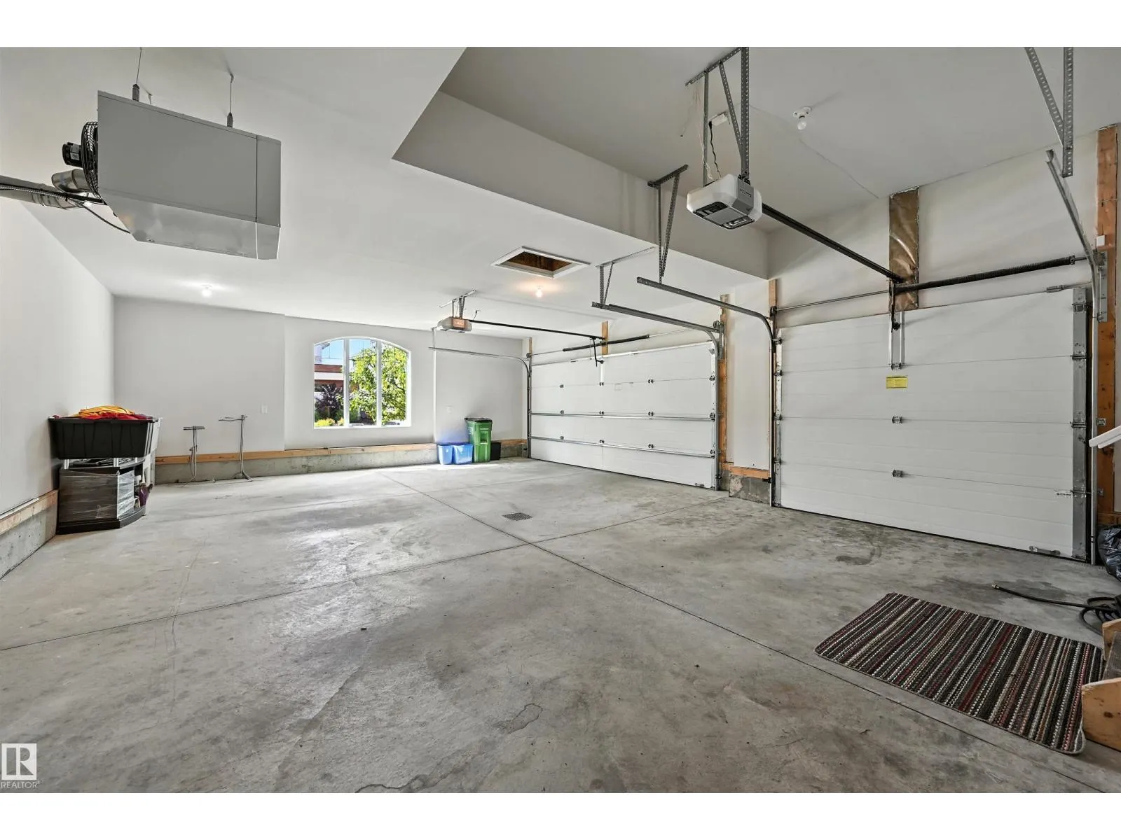 631 HOWATT DR SW