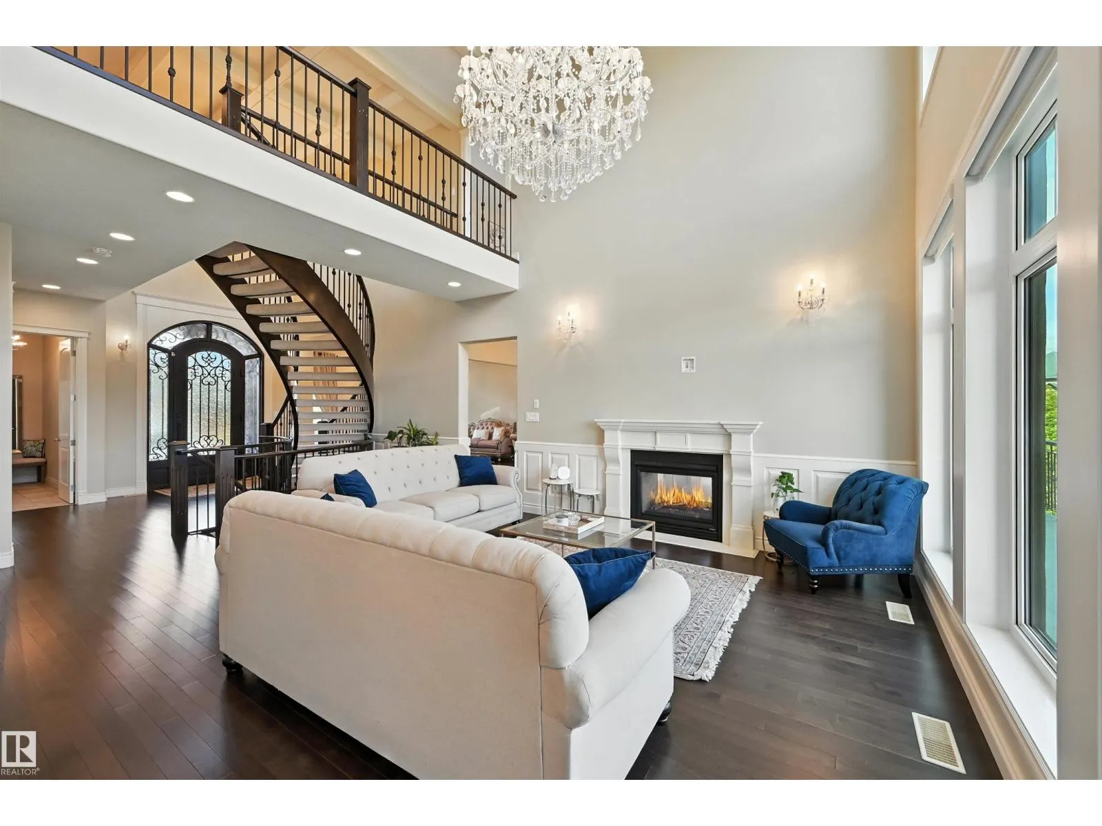 631 HOWATT DR SW