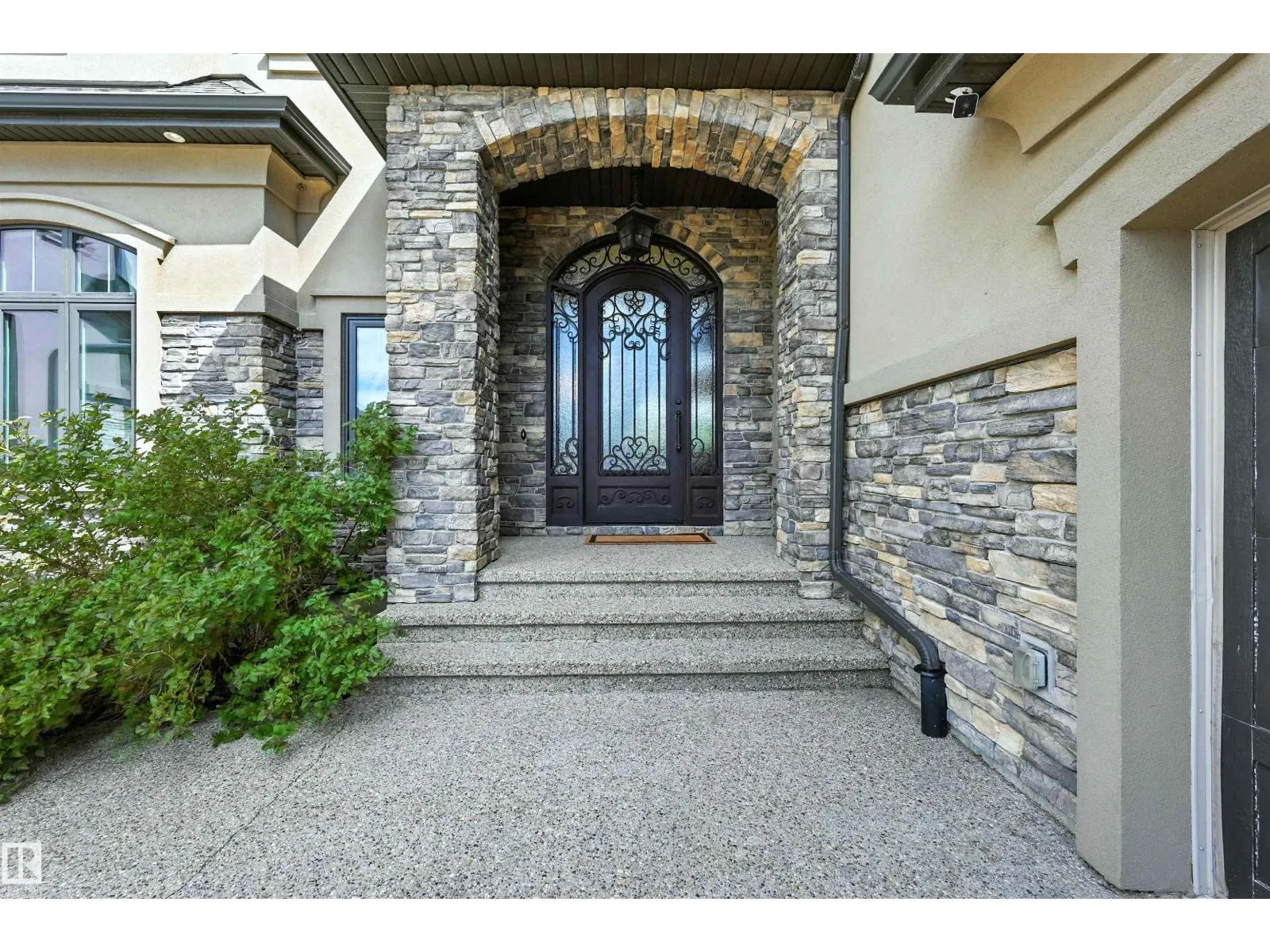 631 HOWATT DR SW