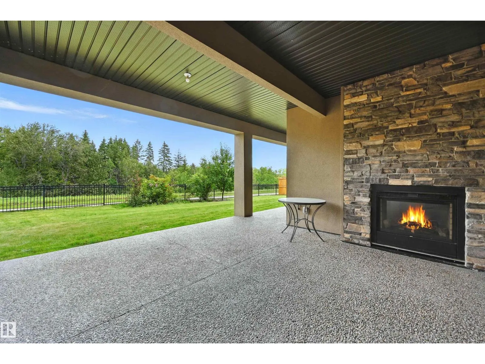 631 HOWATT DR SW