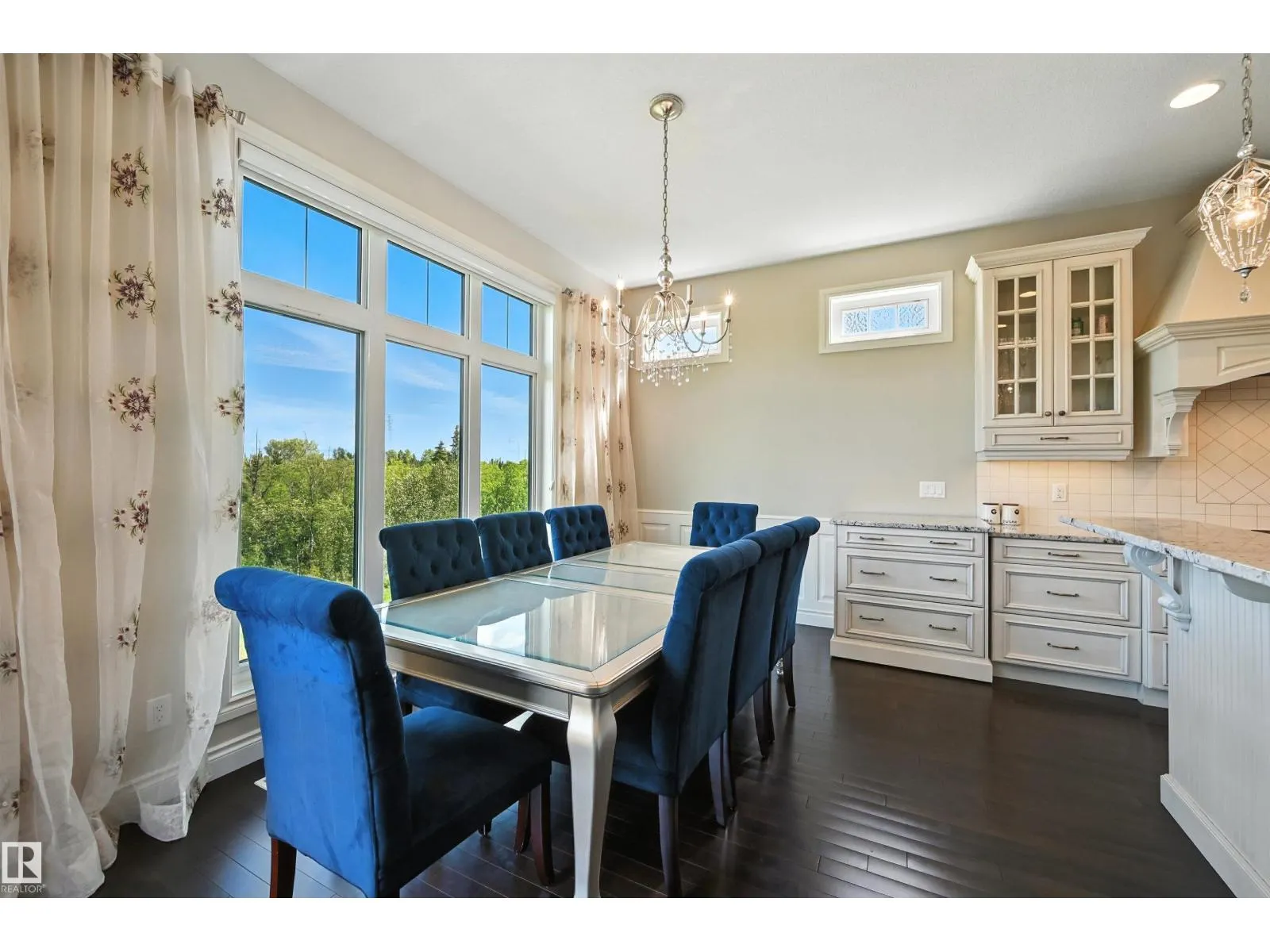 631 HOWATT DR SW
