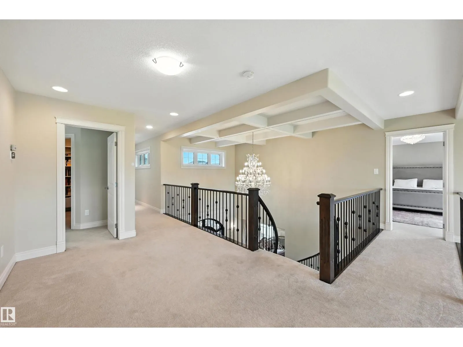 631 HOWATT DR SW
