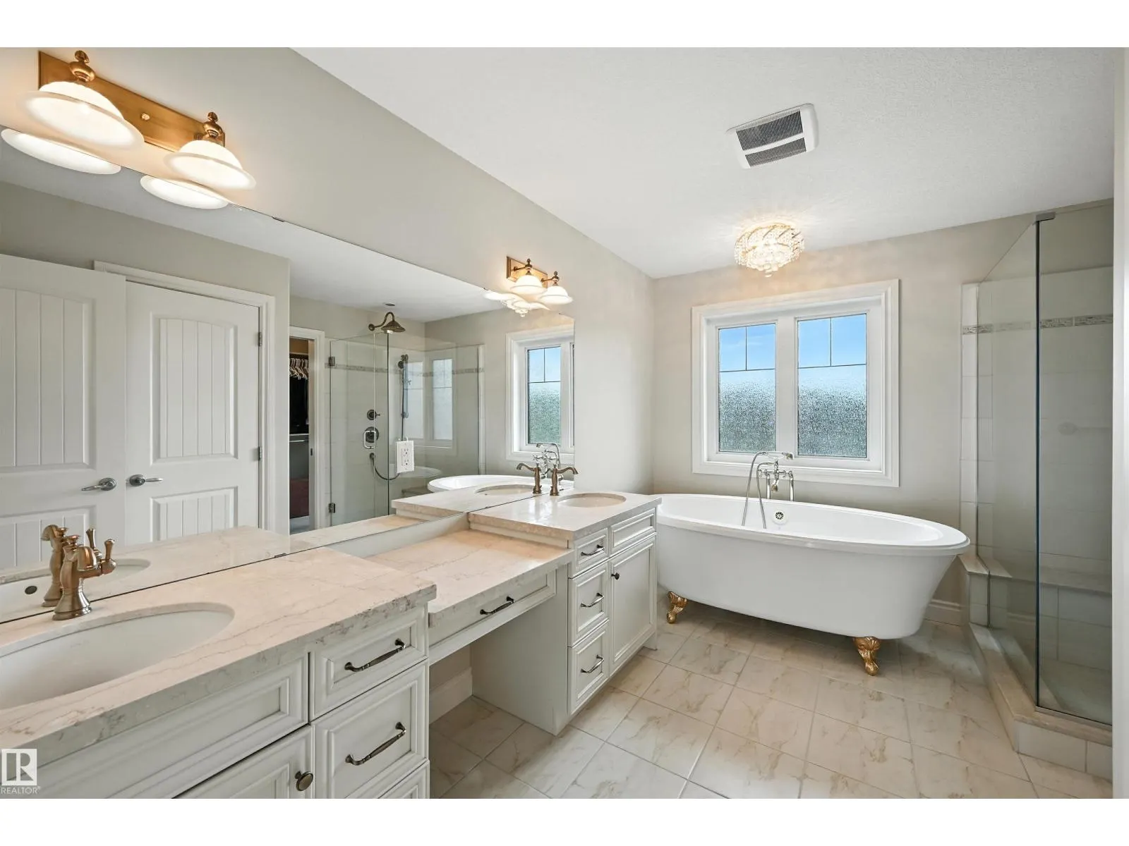 631 HOWATT DR SW